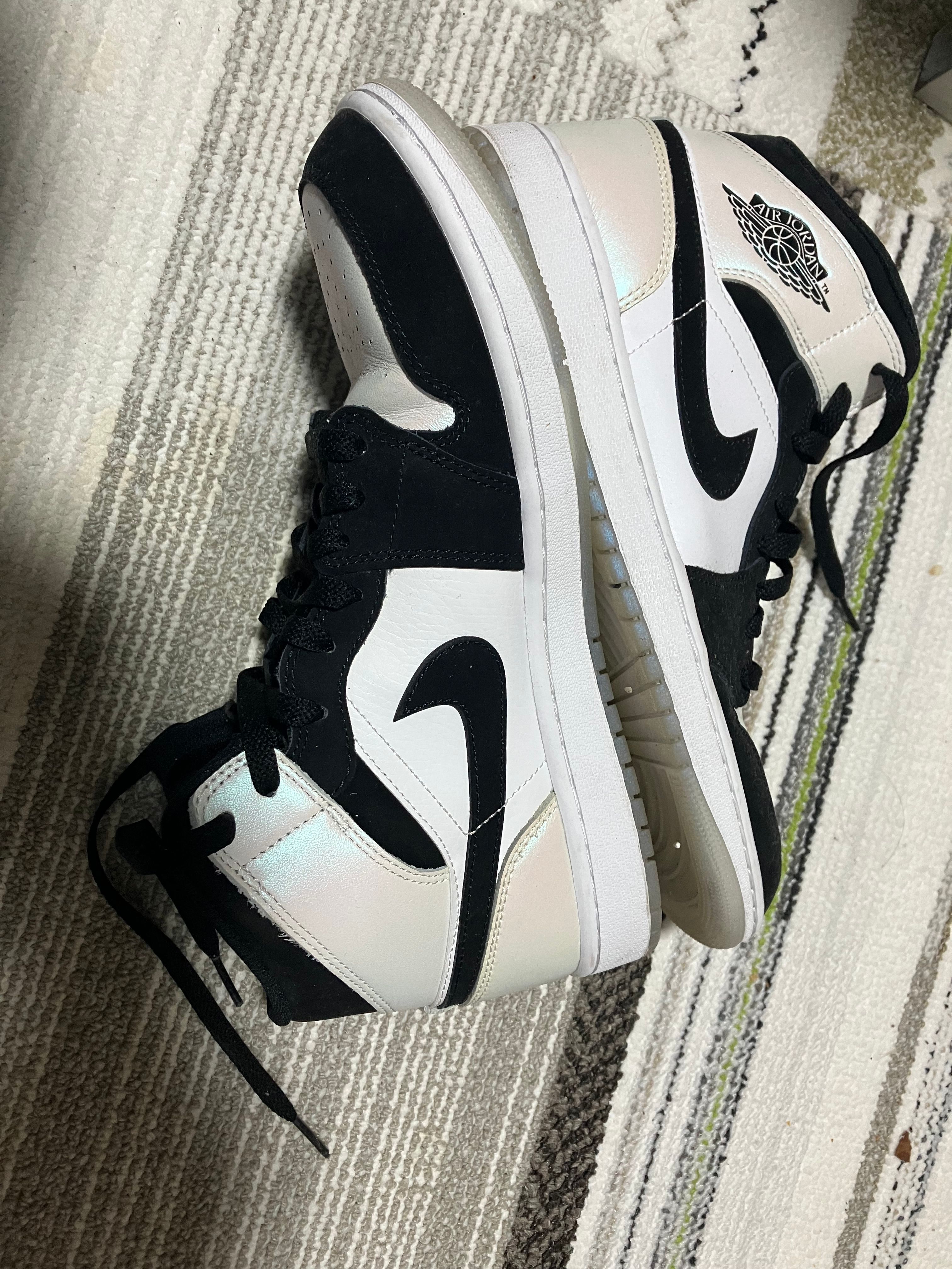 Nike Air Jordan 1 Mid "Omega/Black/White"