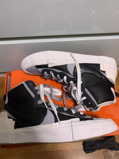 sacai × NIKE BLAZER MID "BLACK/WOLF GREY/WHITE"