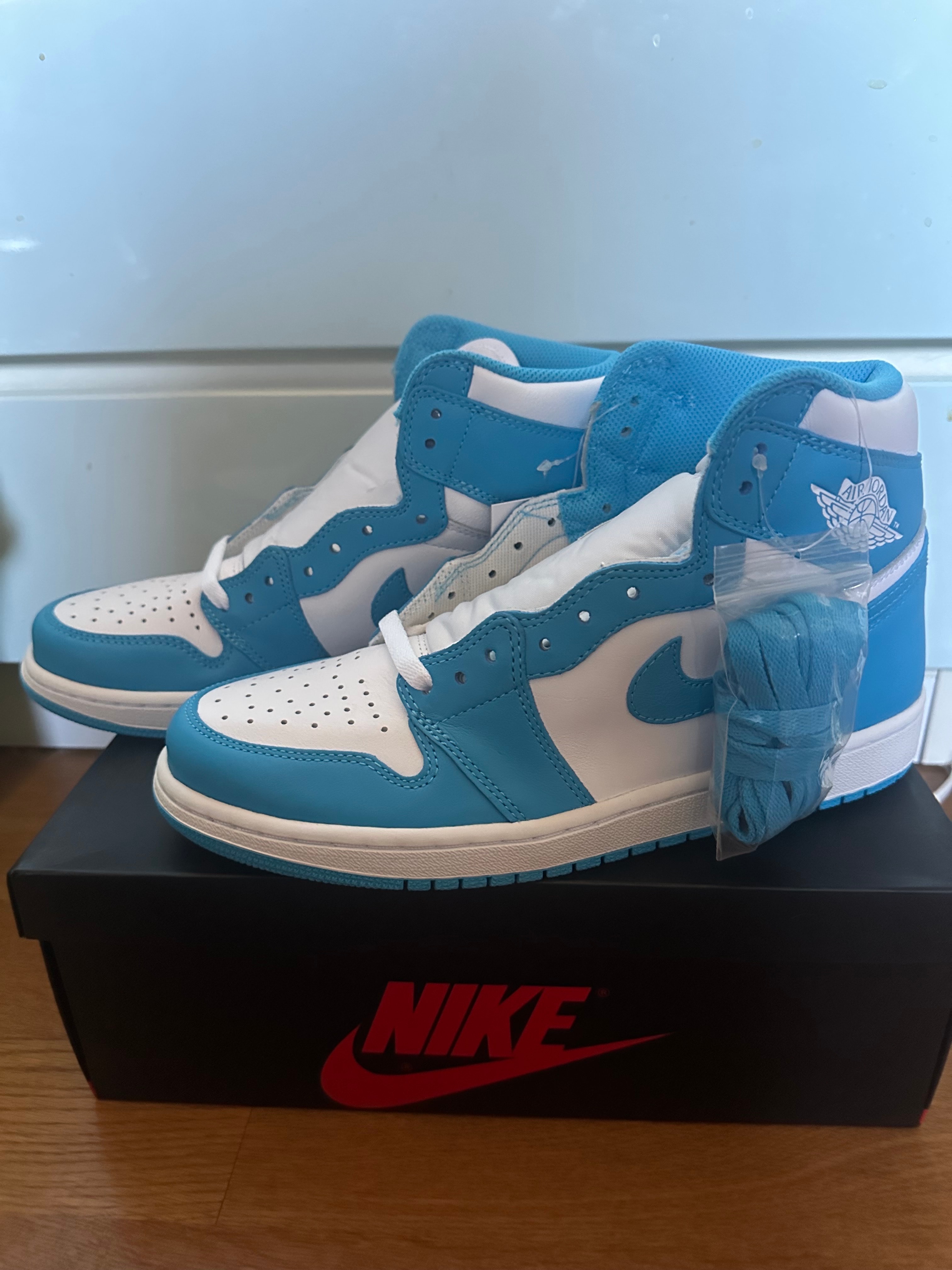 Nike Air Jordan 1 Retro High "UNC"