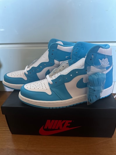 Nike Air Jordan 1 Retro High "UNC"