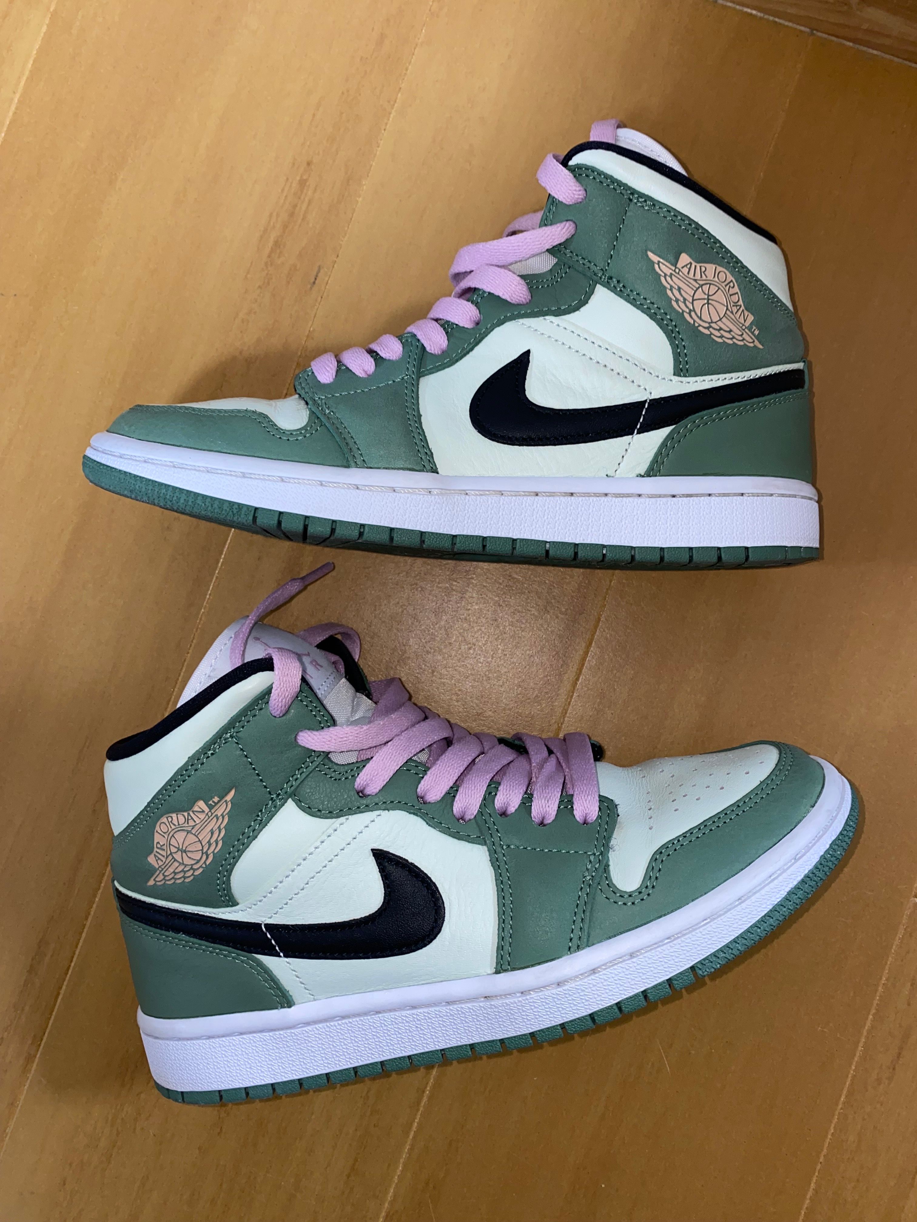 NIKE Women's AIR JORDAN 1 MID SE "DUTCH GREEN"