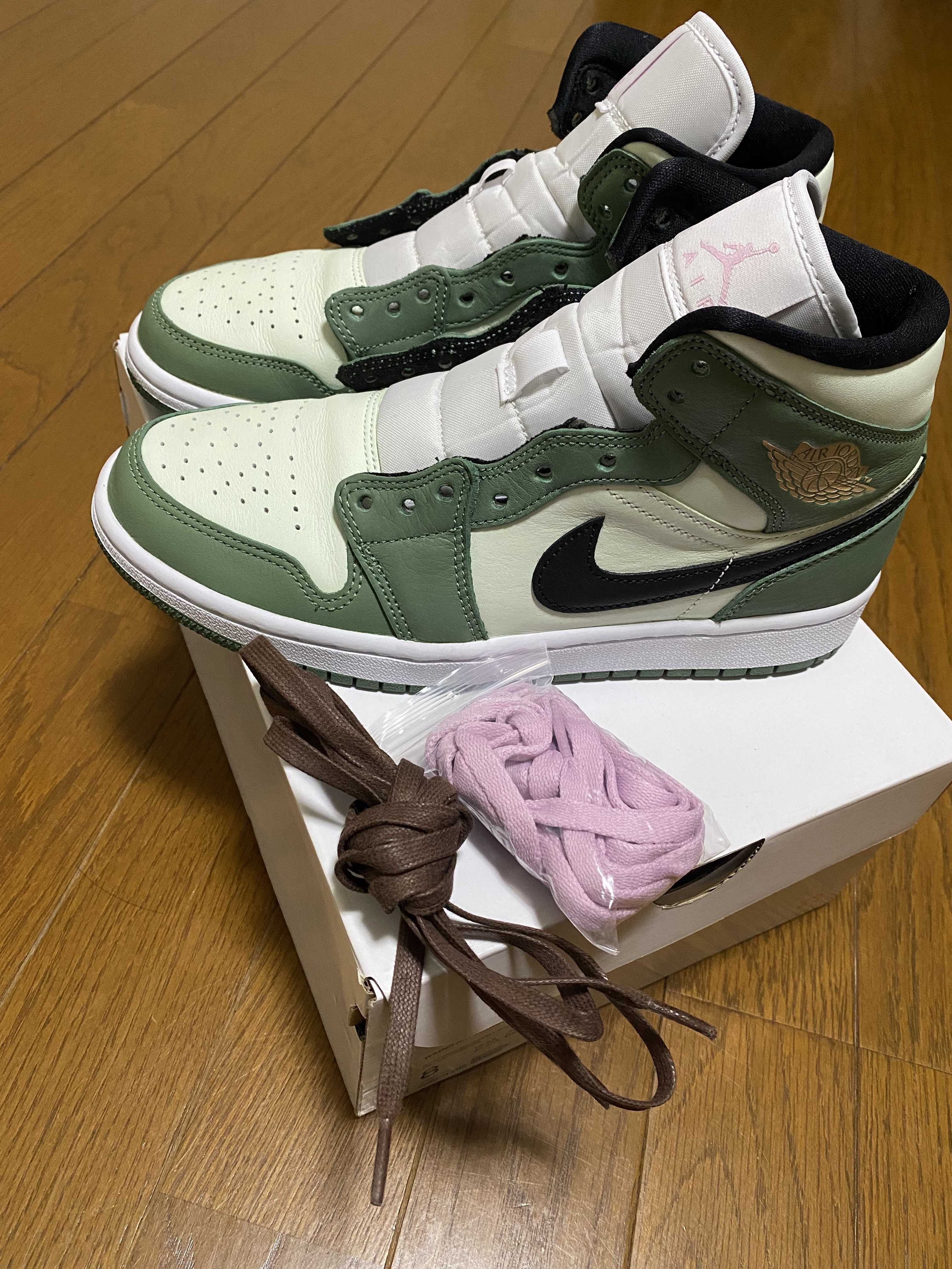 NIKE Women's AIR JORDAN 1 MID SE "DUTCH GREEN"