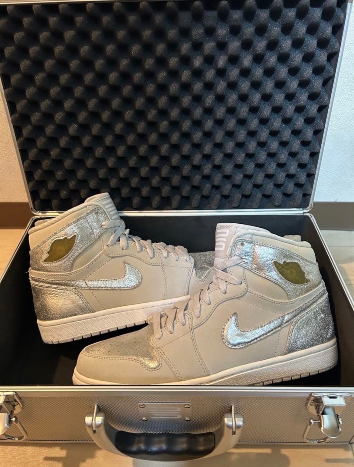 Nike Air Jordan 1 Retro High "Silver Anniversary"