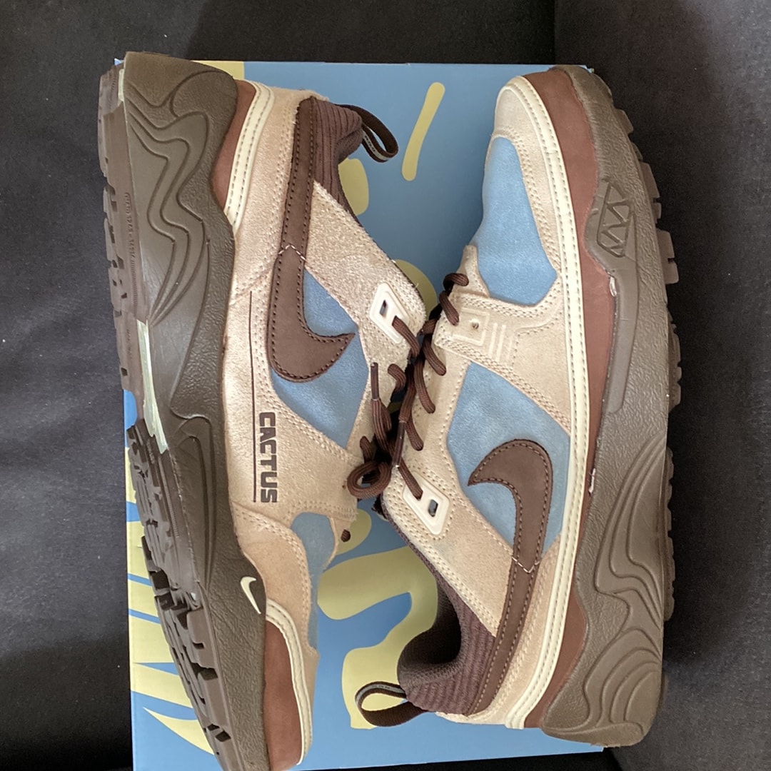 Travis Scott × Nike Zoom Field Jaxx "Pale Ivory and Leche Blue"