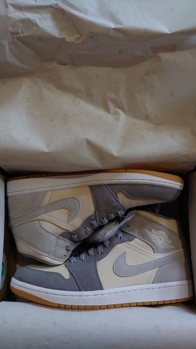 Nike Air Jordan 1 Mid SE "Coconut Milk/Particle Grey"