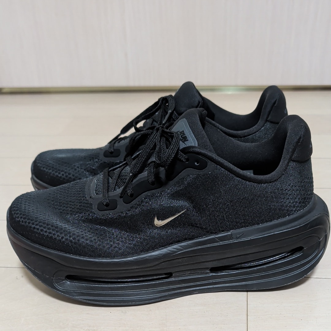 Nike Vomero Premium "Chrome Mini Swoosh/Black"