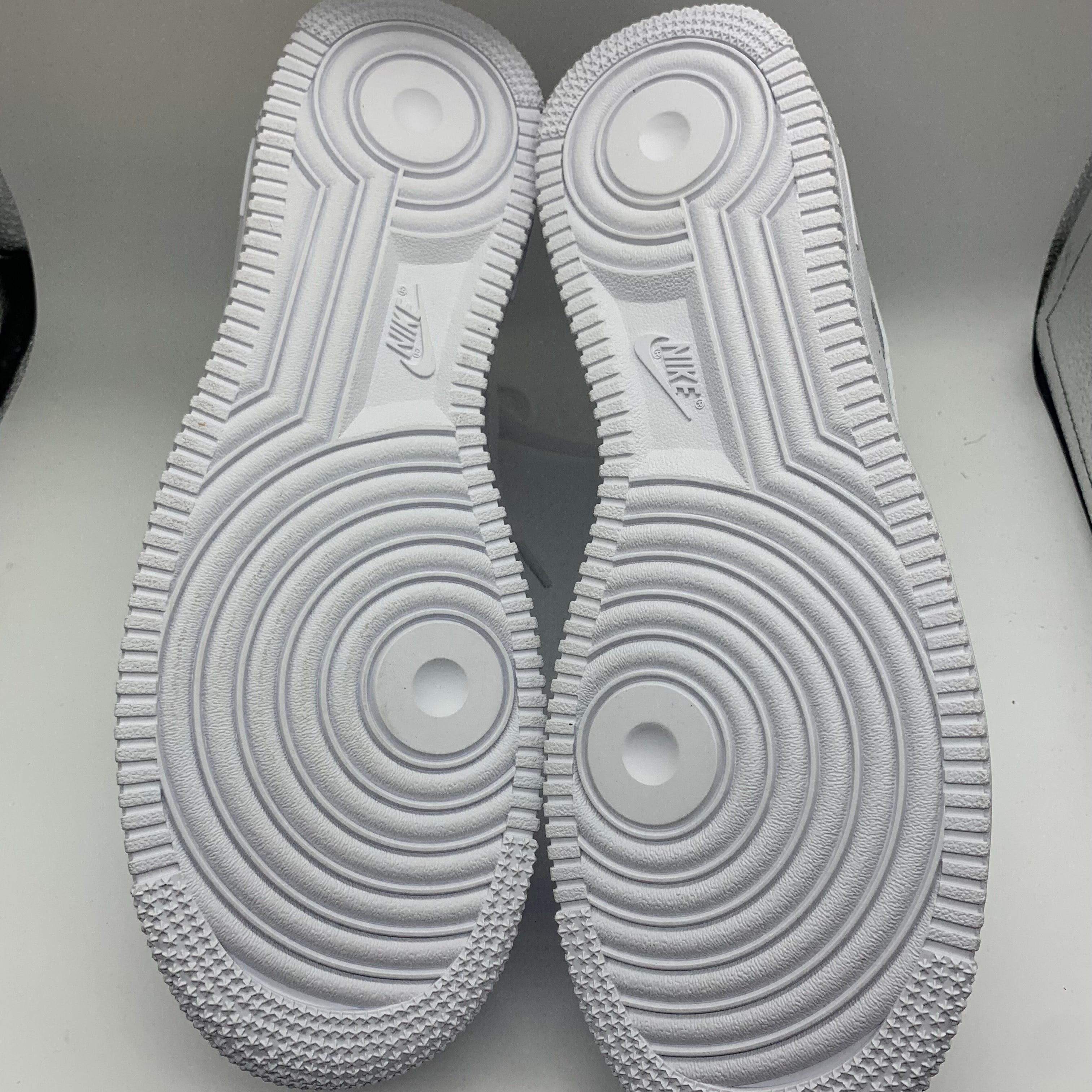 Supreme × Nike Air Force 1 Low "White"