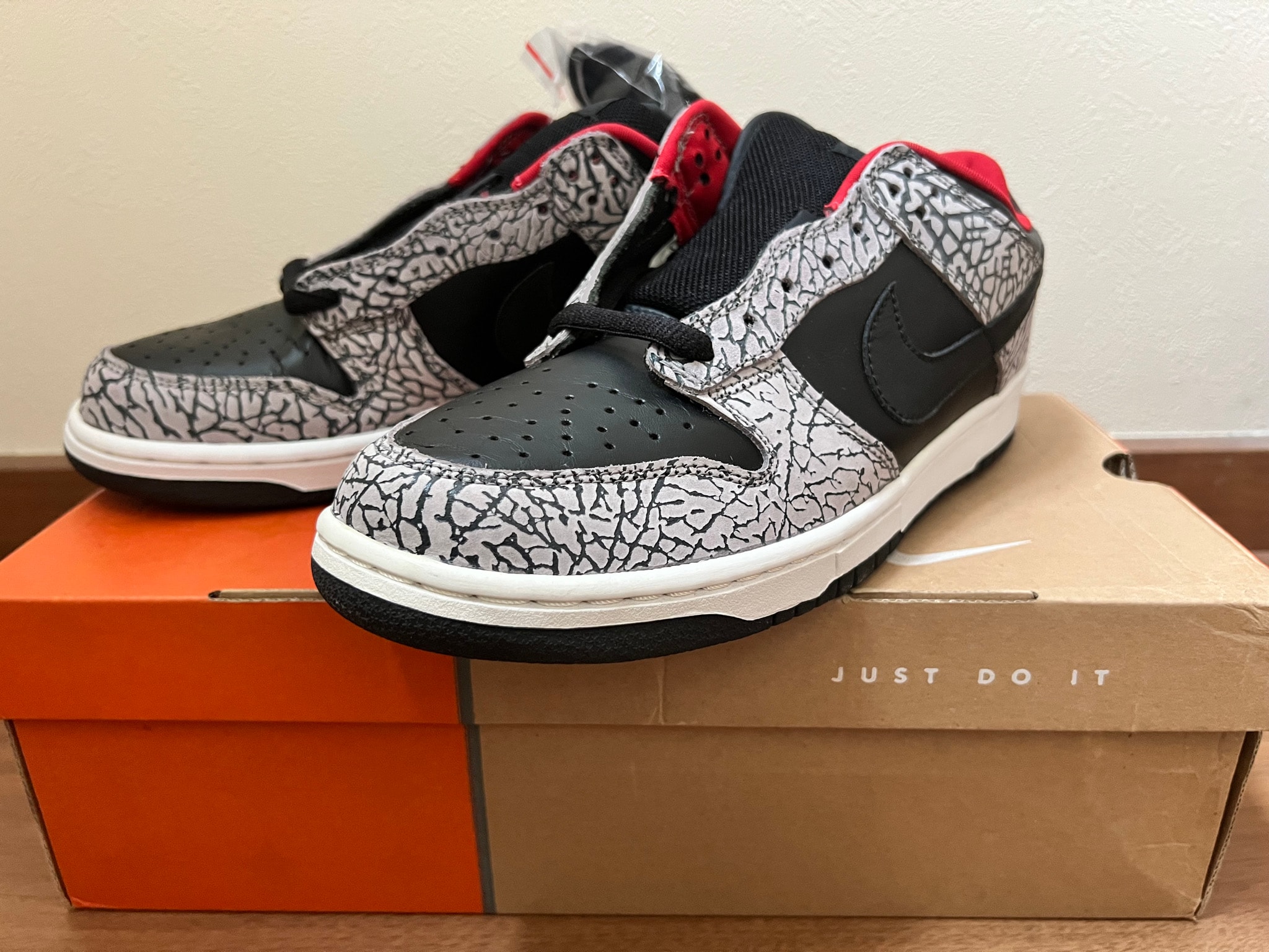 Supreme × Nike SB Dunk Low "Black Cement/Safari" (2002)