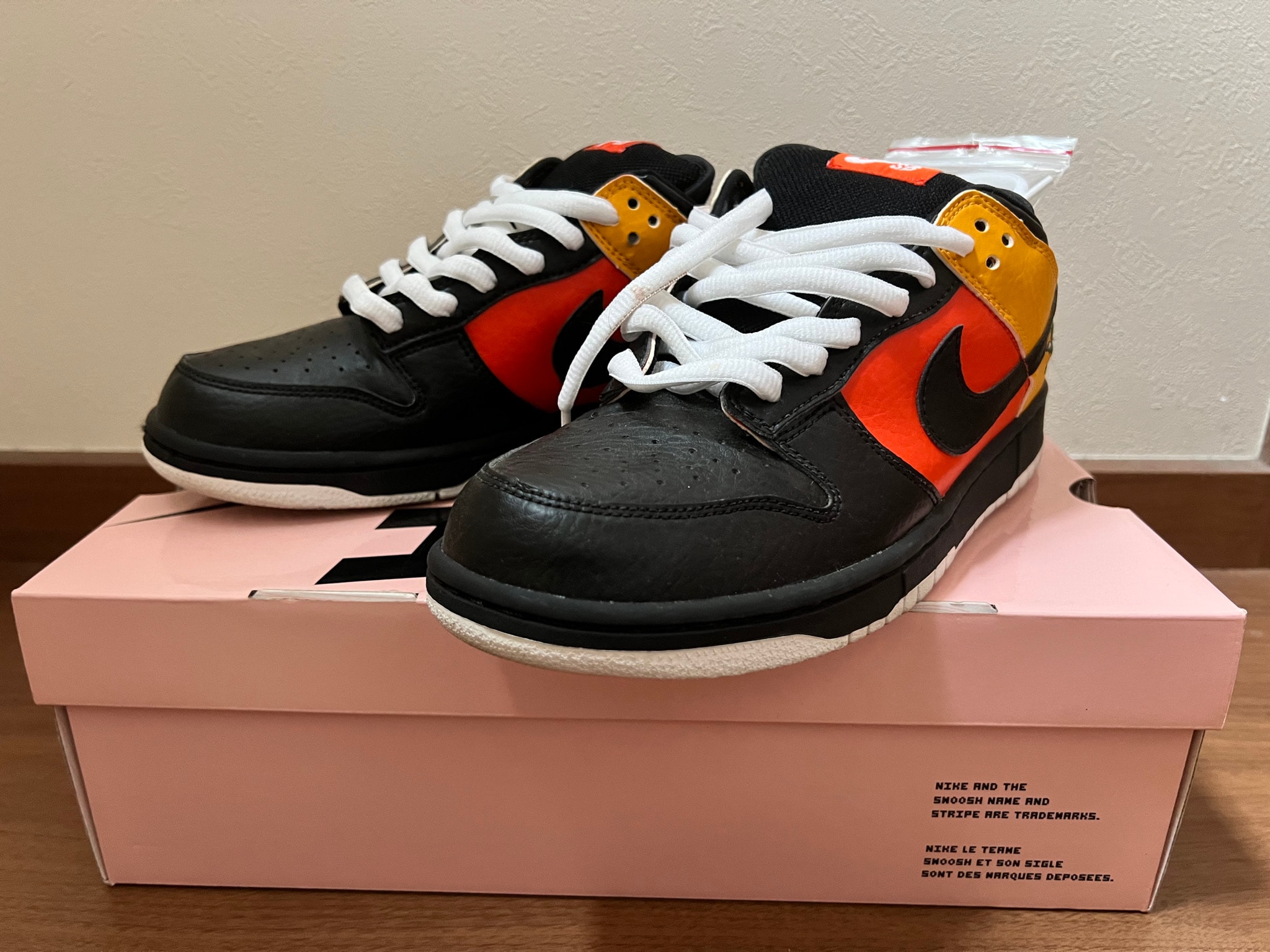 Nike SB Dunk Low Pro "Roswell Rayguns"