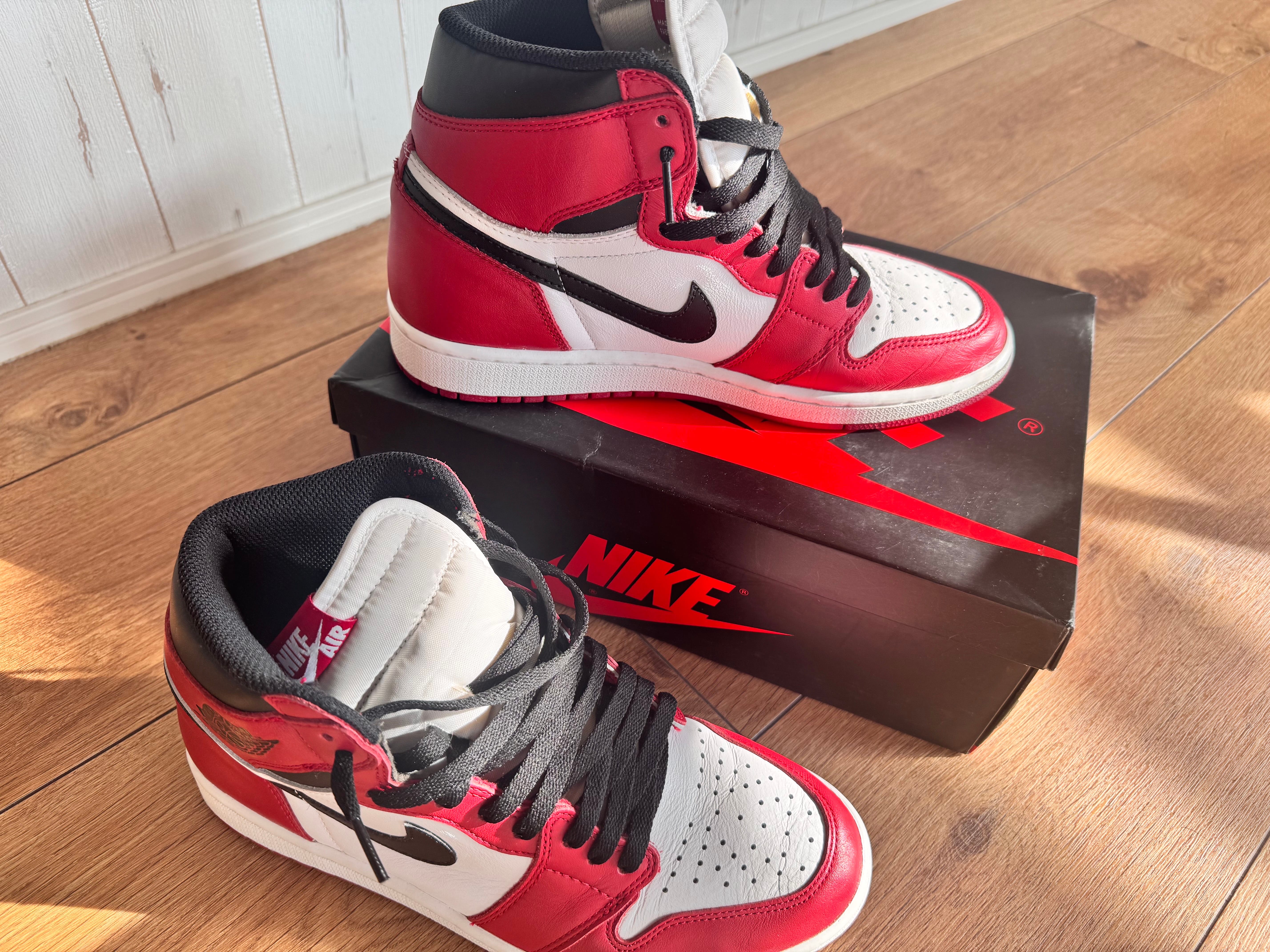 Nike Air Jordan 1 Retro High "Chicago" (2015)