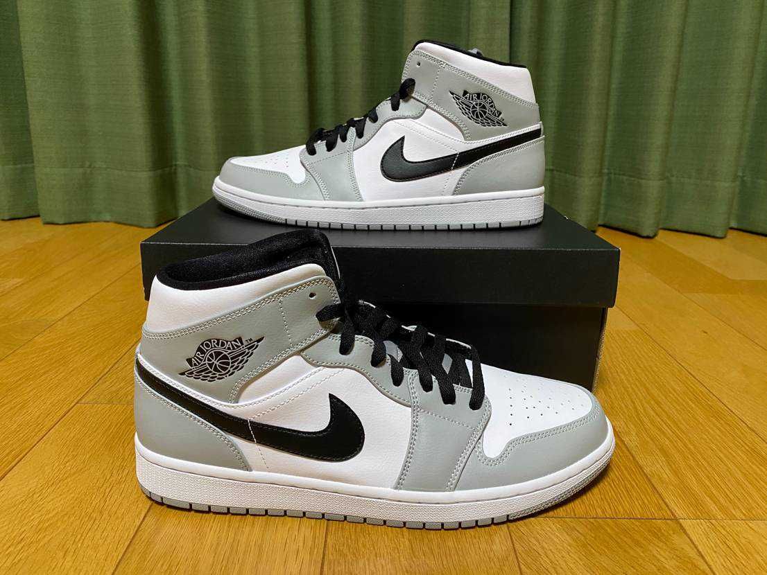 Nike Air Jordan 1 Mid "Light Smoke Grey/White/Black"
