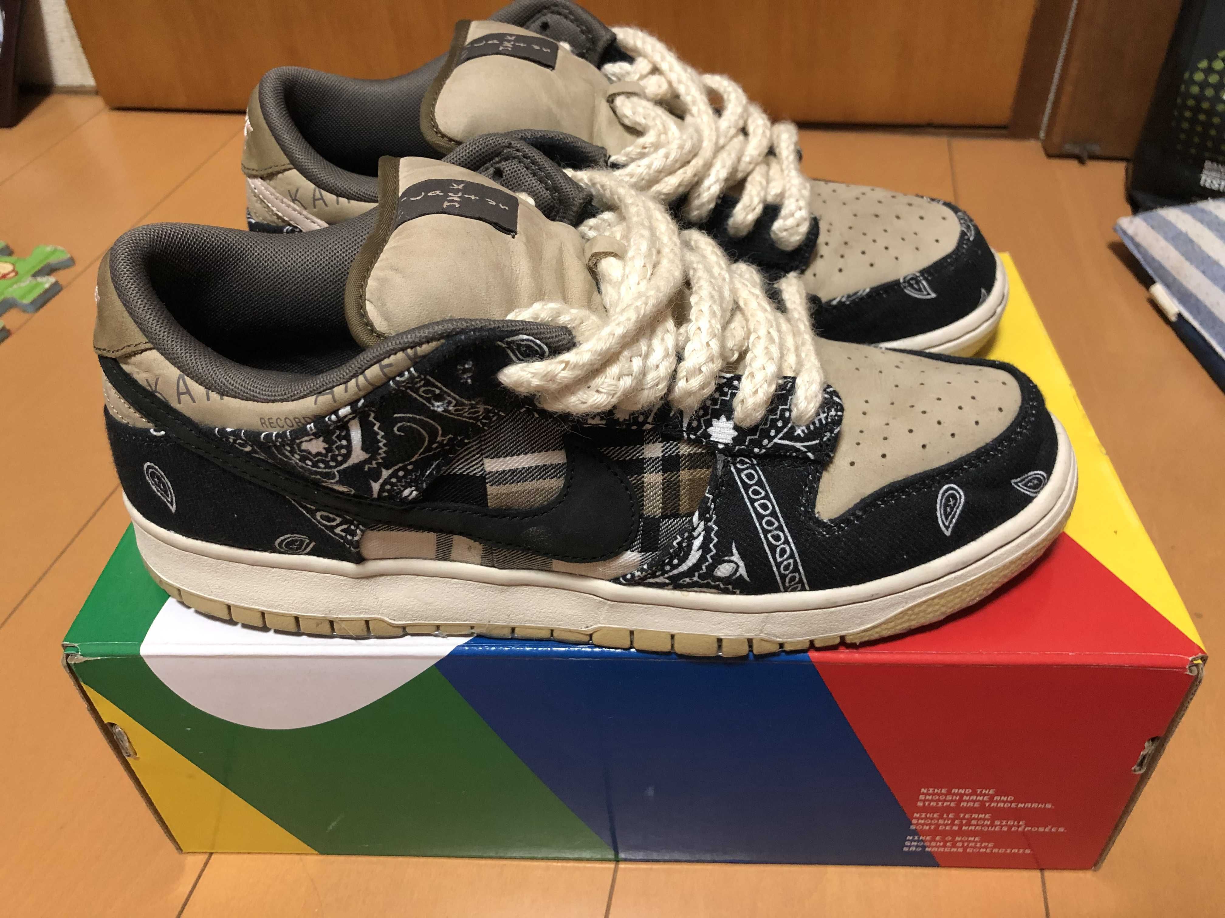 Travis Scott × Nike SB Dunk Low "Black/Parachute Beige"