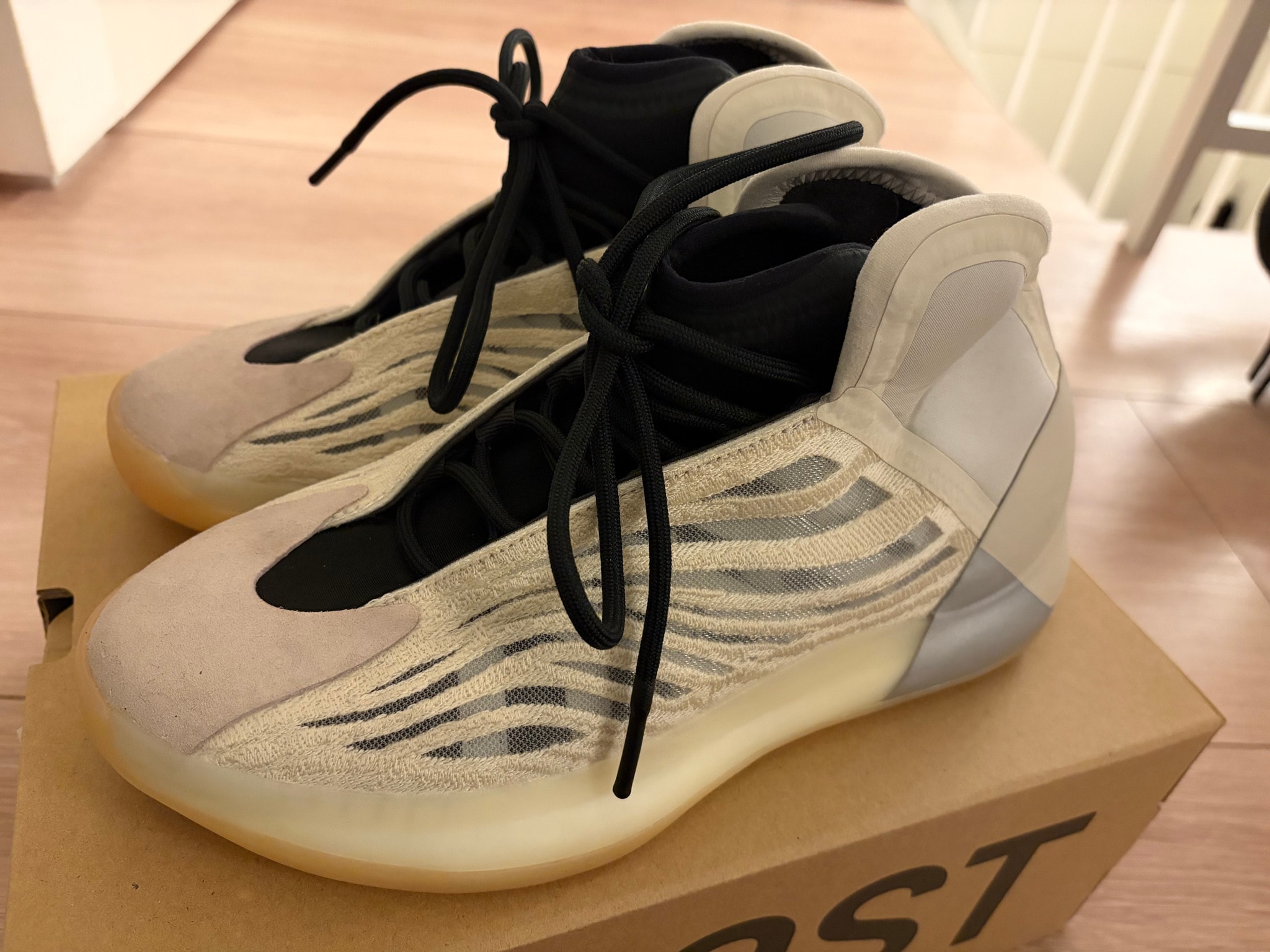 adidas YEEZY Quantum "Mist Slate"