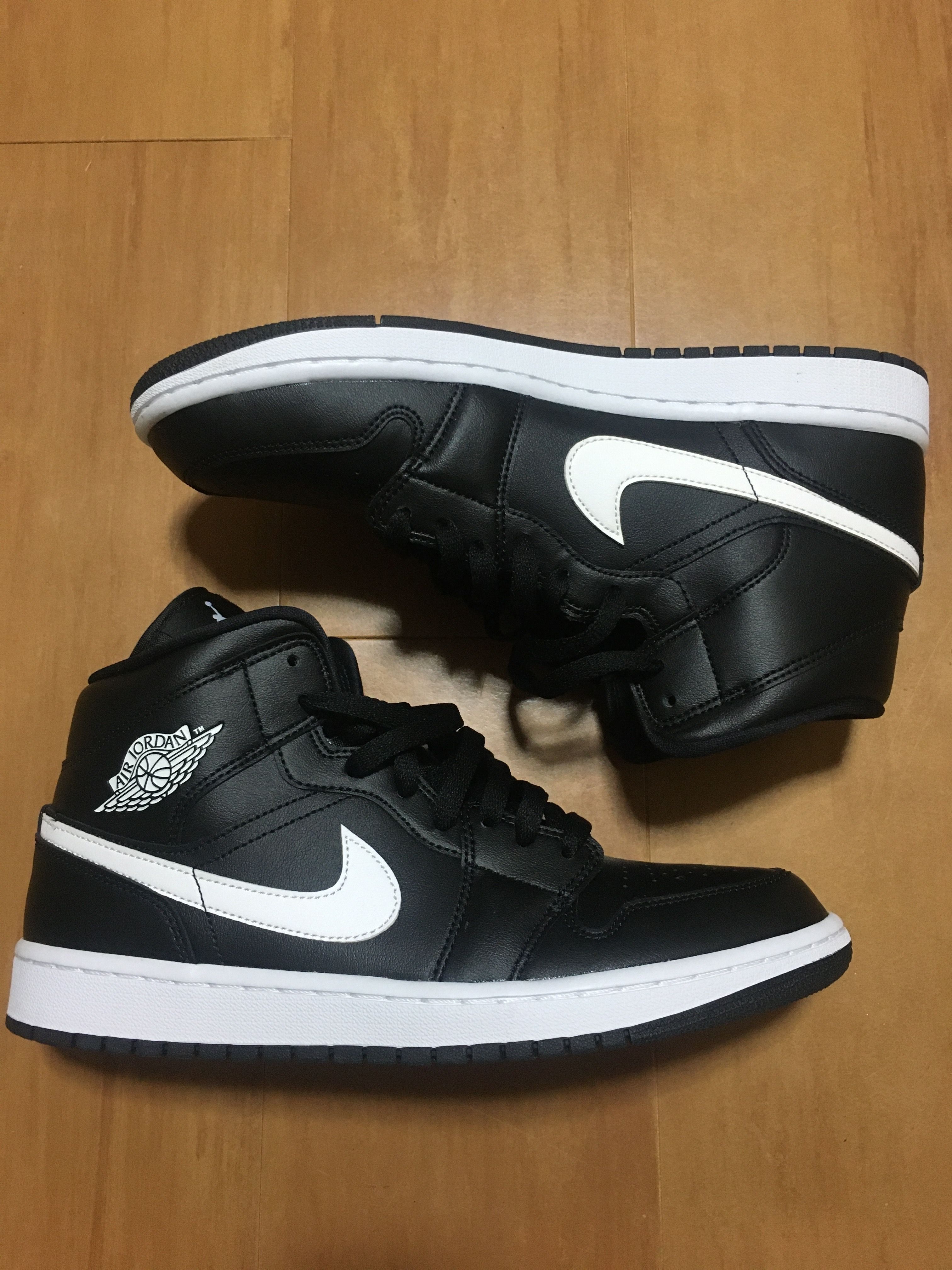 NIKE Women's AIR JORDAN 1 MID "BLACK/WHITE"