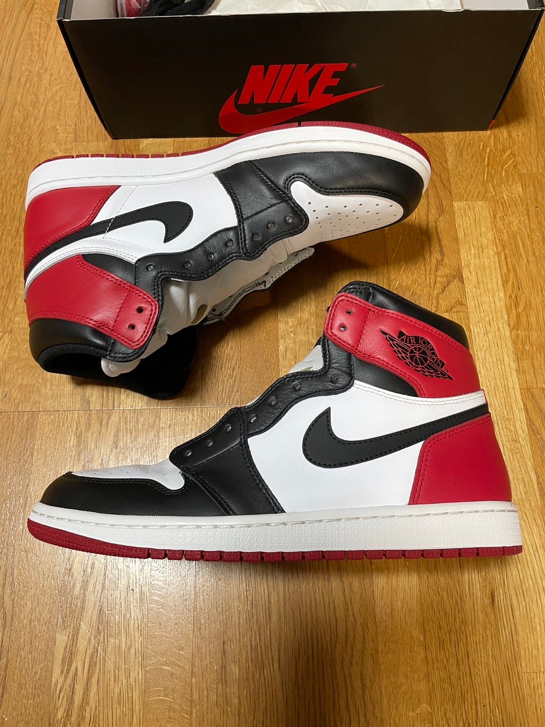 Nike Air Jordan 1 Retro High OG "Black Toe"(2016)