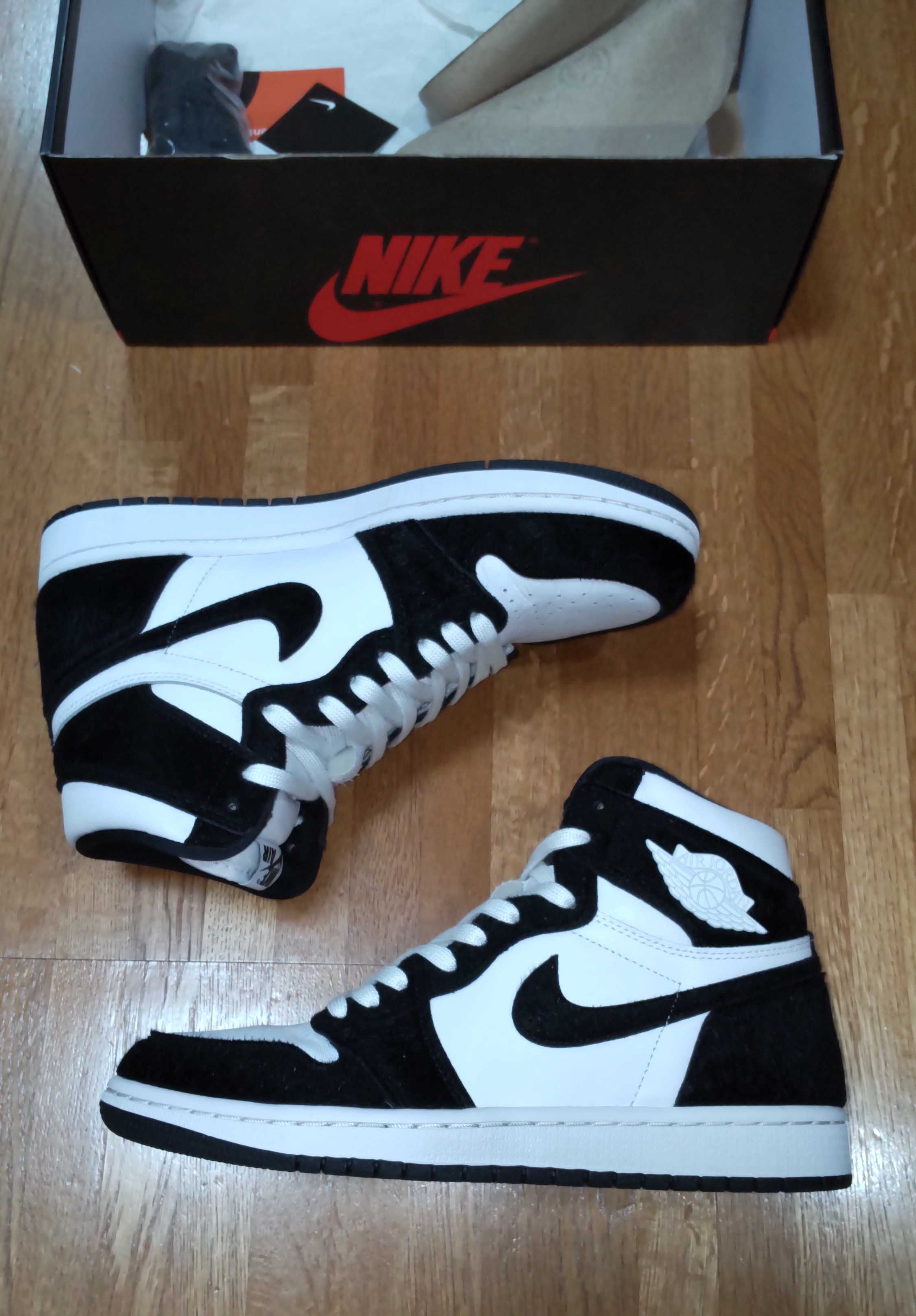 Nike Women's Air Jordan 1 Retro High OG "Black/White"