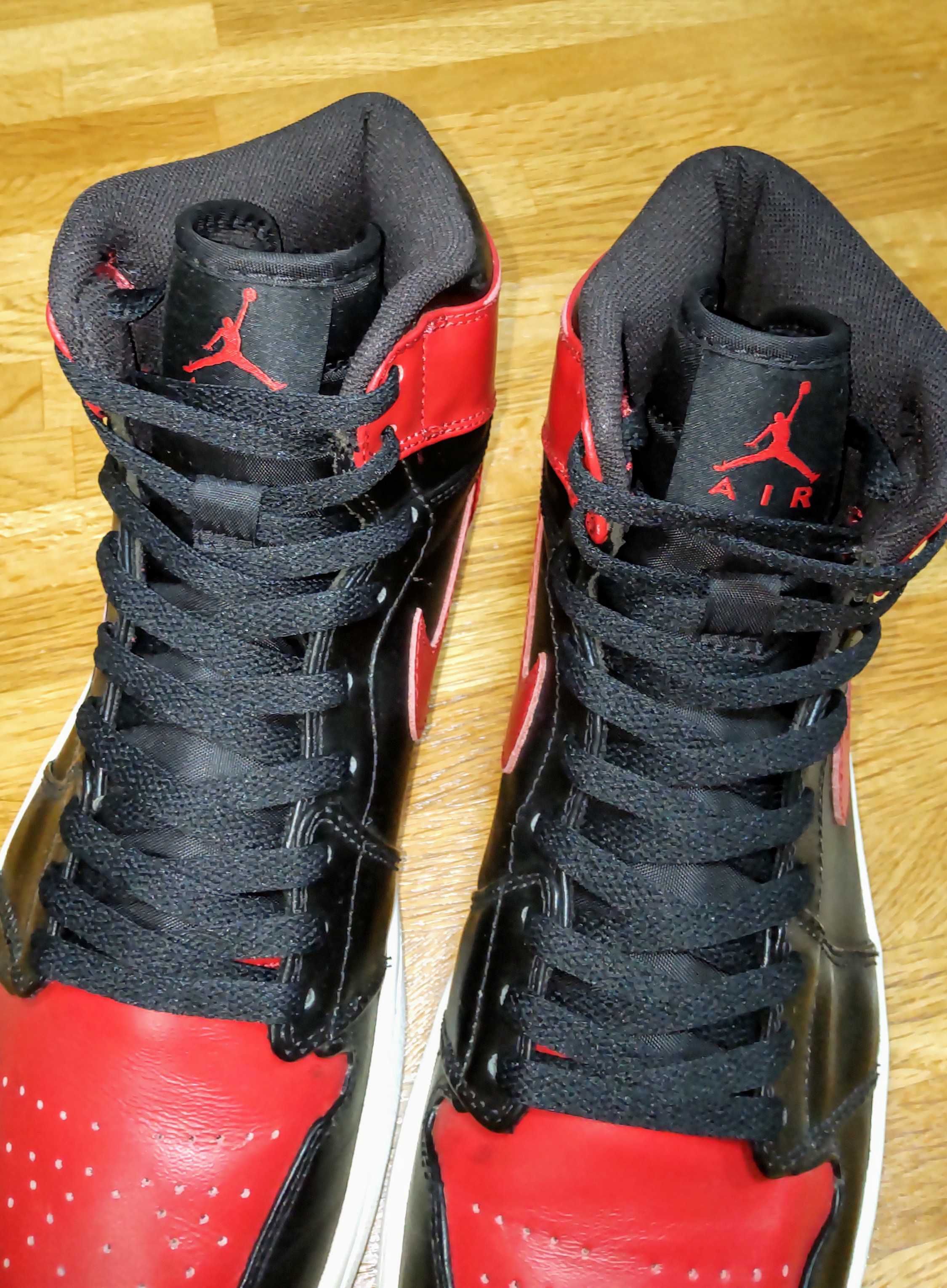 Nike Air Jordan 1 Retro High OG "Bred/Banned" (2016)