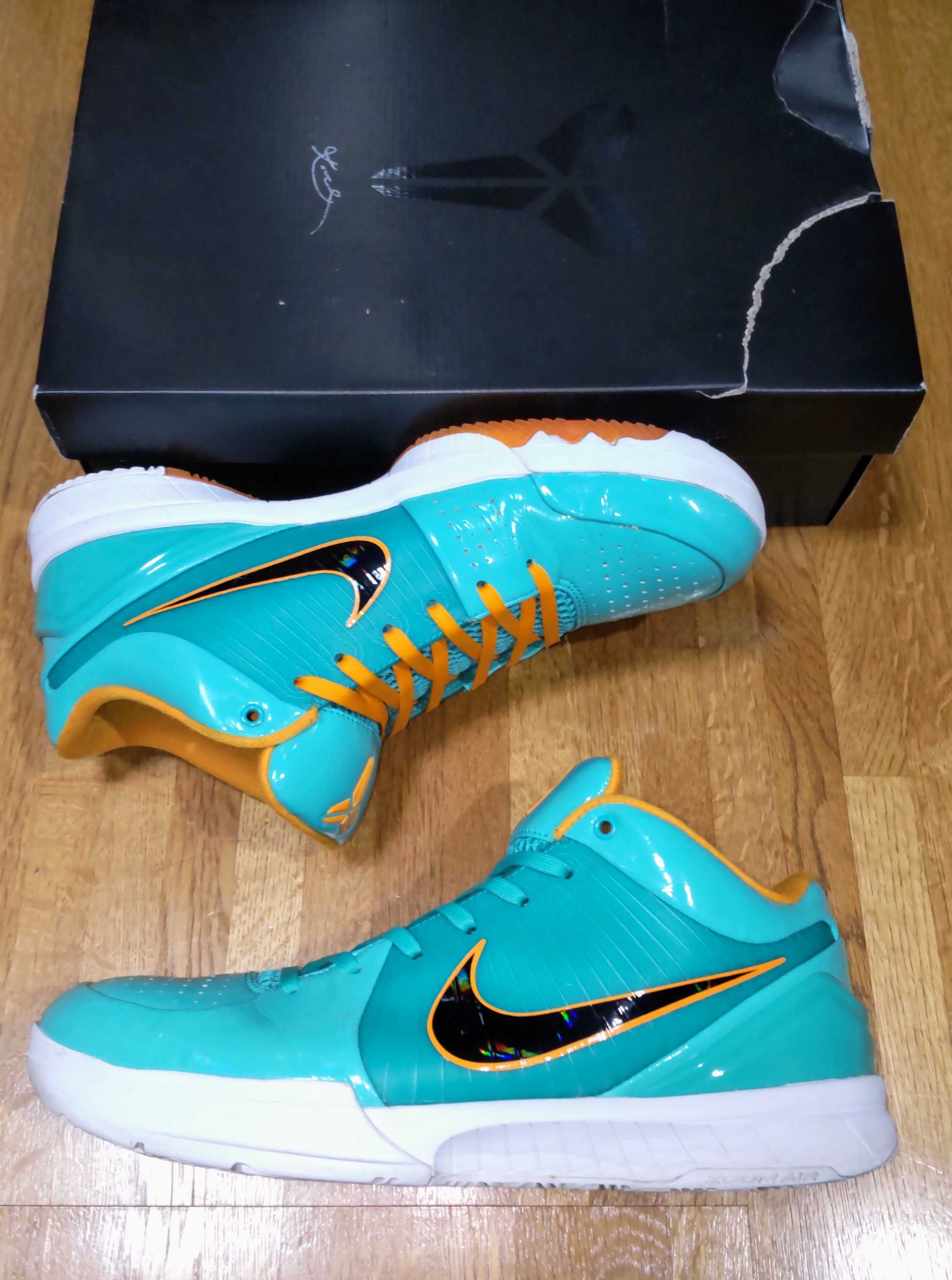 UNDEFEATED × Nike Kobe 4 Protro "Hyper Jade"