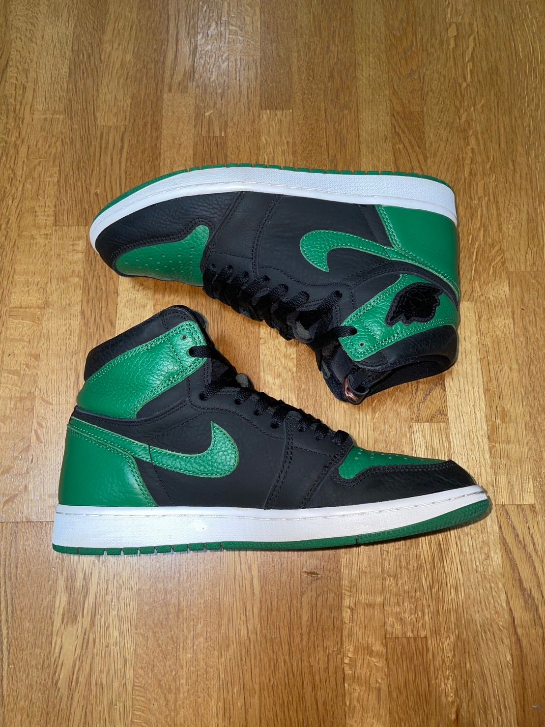 Nike Air Jordan 1 Retro High OG "Black/Pine Green" (2020)      