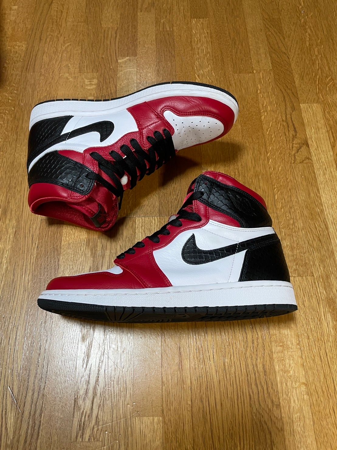 Nike Women's Air Jordan 1 High OG "Satin Red"
