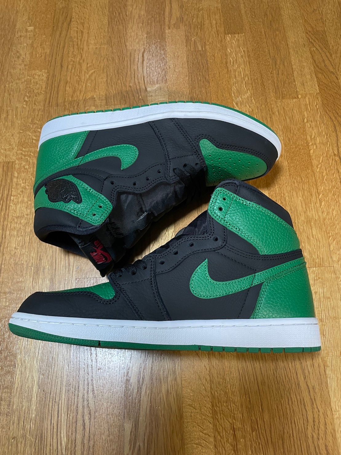 Nike Air Jordan 1 Retro High OG "Black/Pine Green" (2020)