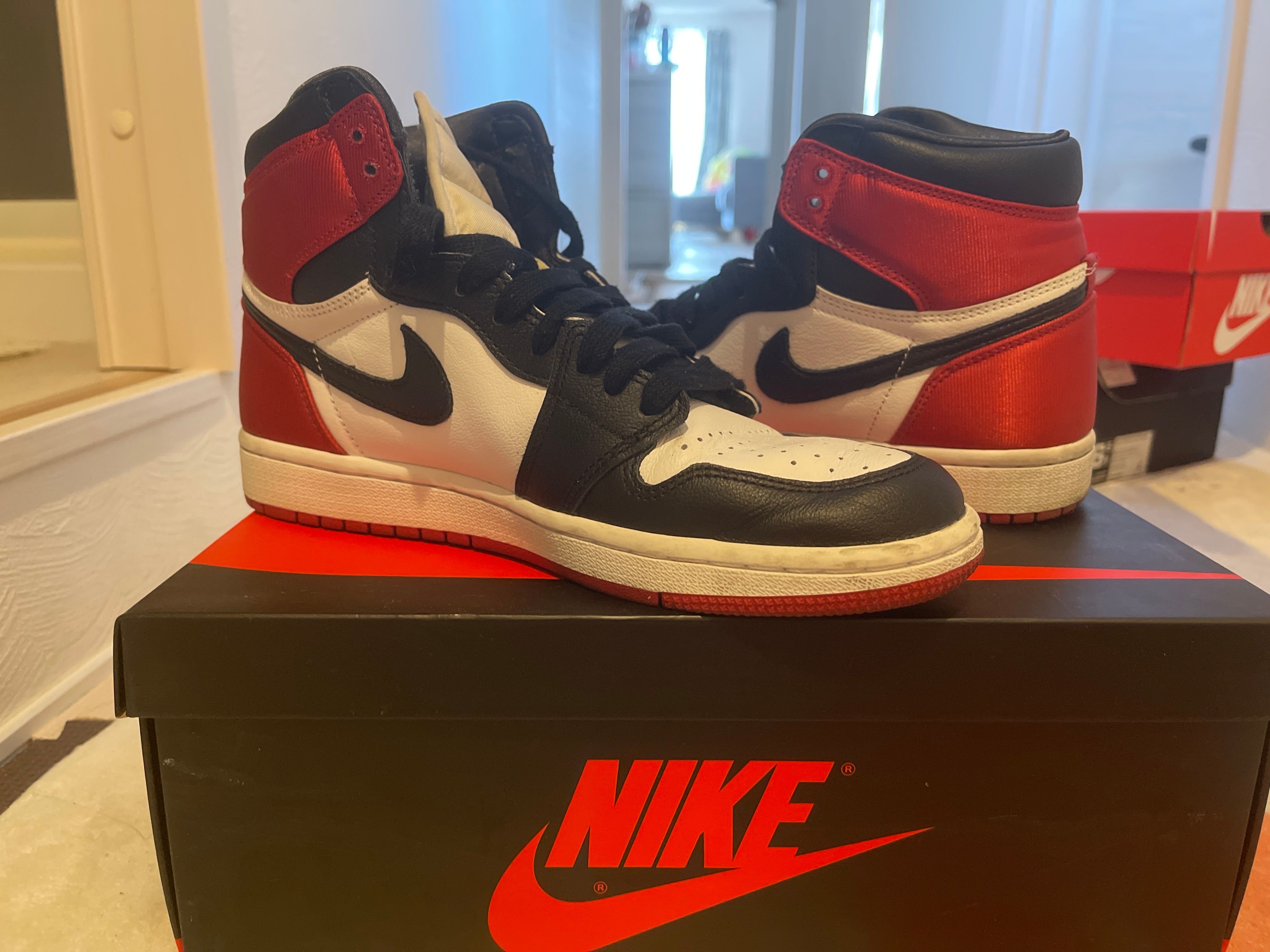 Nike Women's Air Jordan 1 Retro High "Satin Black Toe"