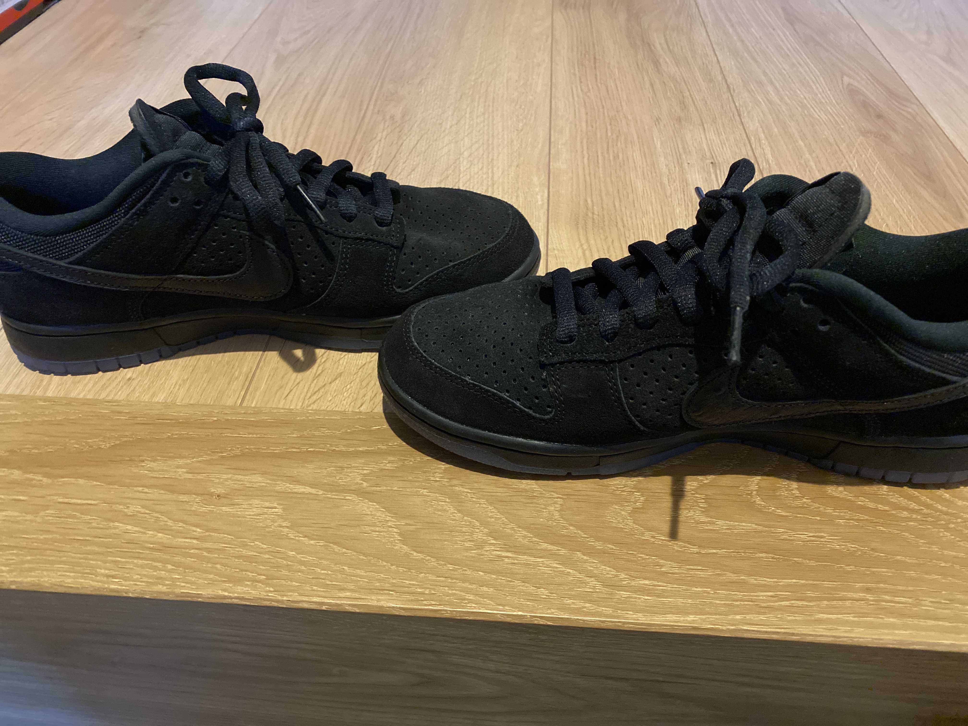 UNDEFEATED × Nike Dunk Low SP "5 ON IT"