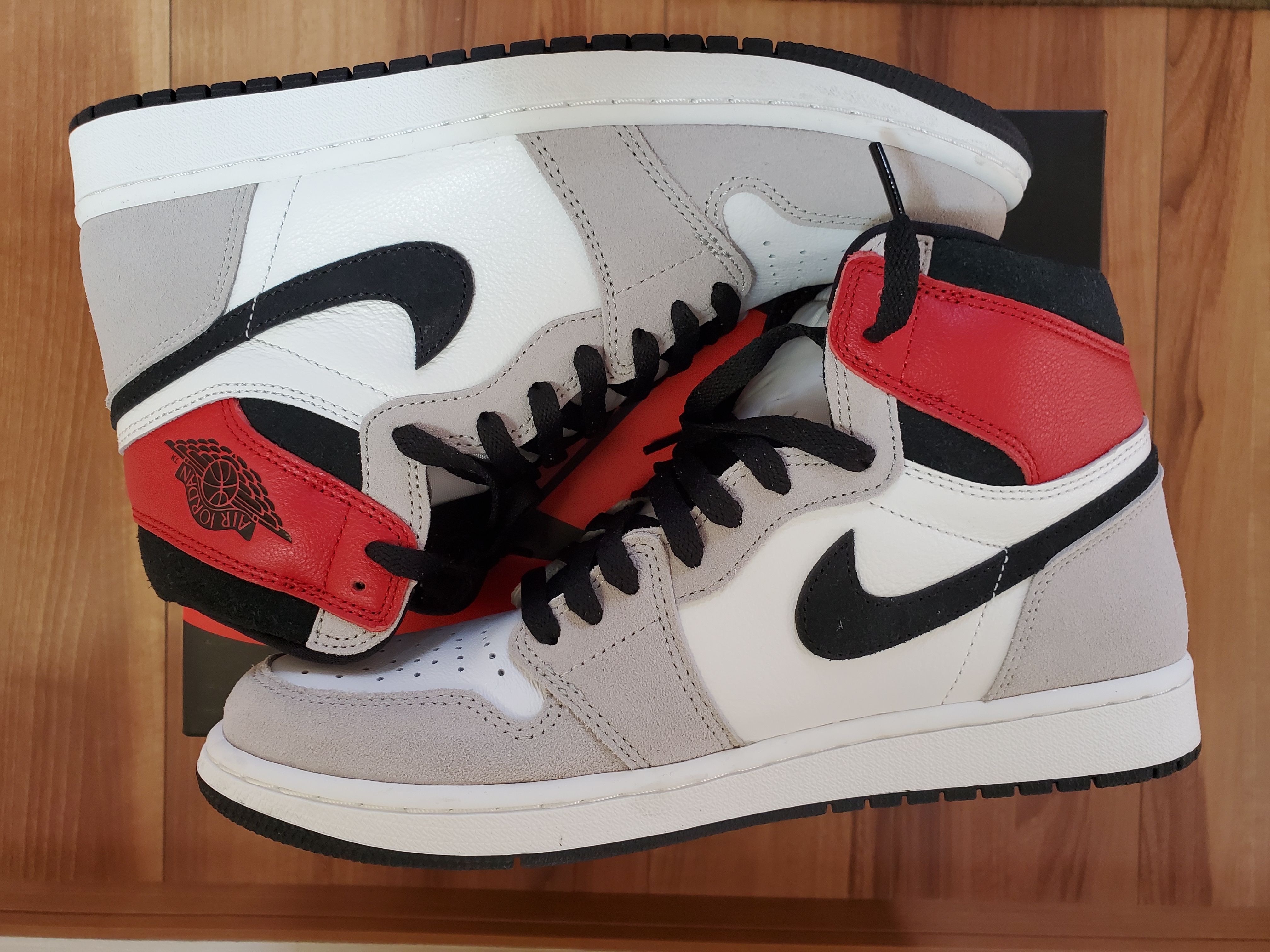Nike Air Jordan 1 High OG "White/Black/Light Smoke Grey"