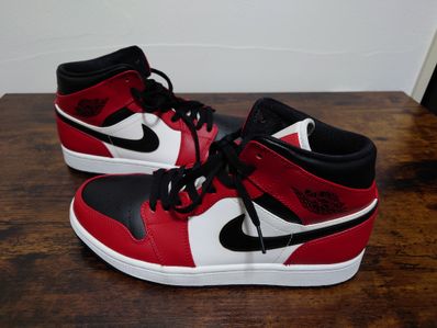 Nike Air Jordan 1 Mid "Chicago Black Toe"