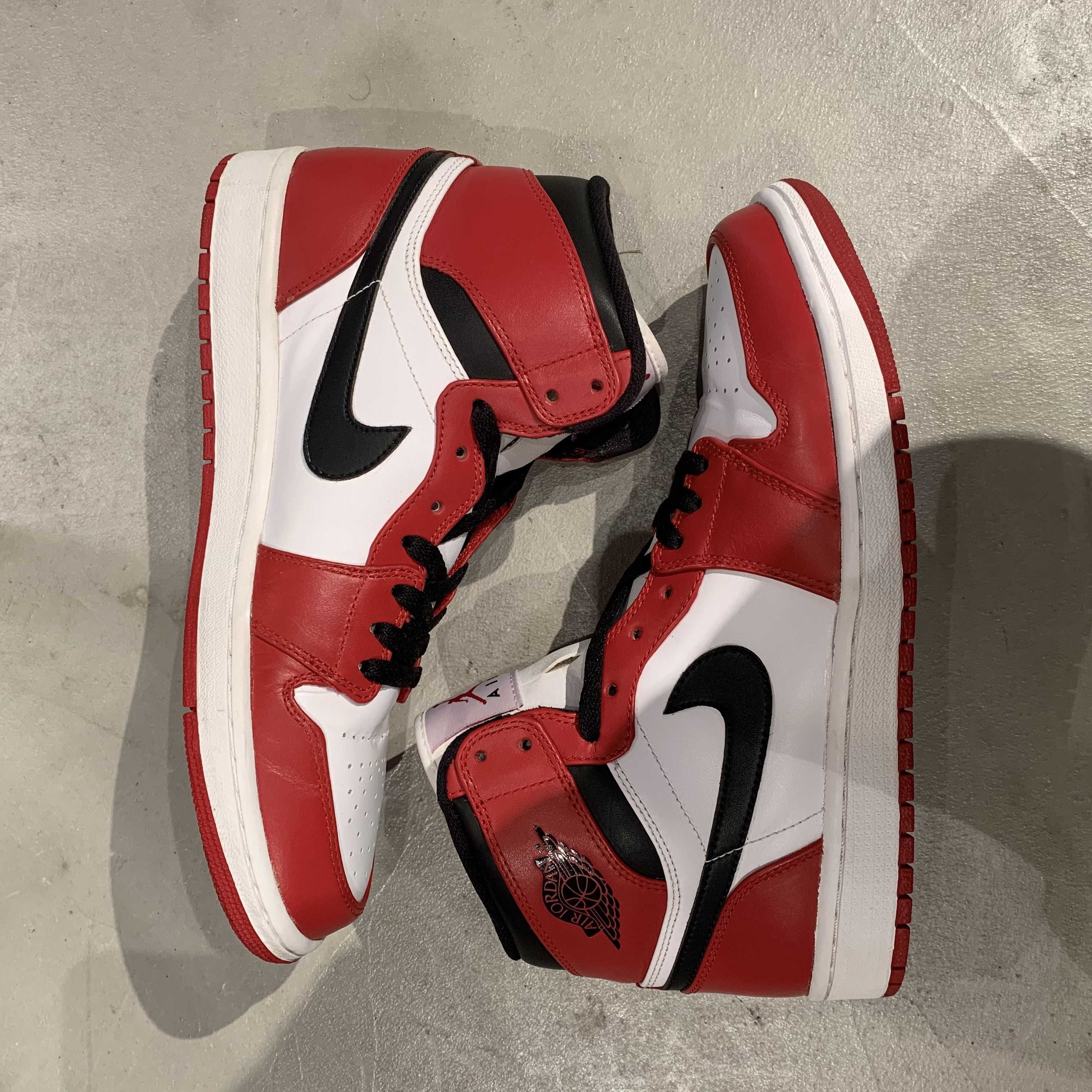 Nike Air Jordan 1 Retro High "Chicago" (2013)