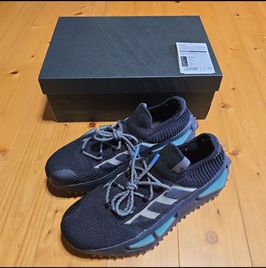 アディダス NMD S1 "コアブラック/オルタードブルー"