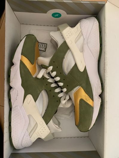 Stussy × Nike Air Huarache "Dark Olive"