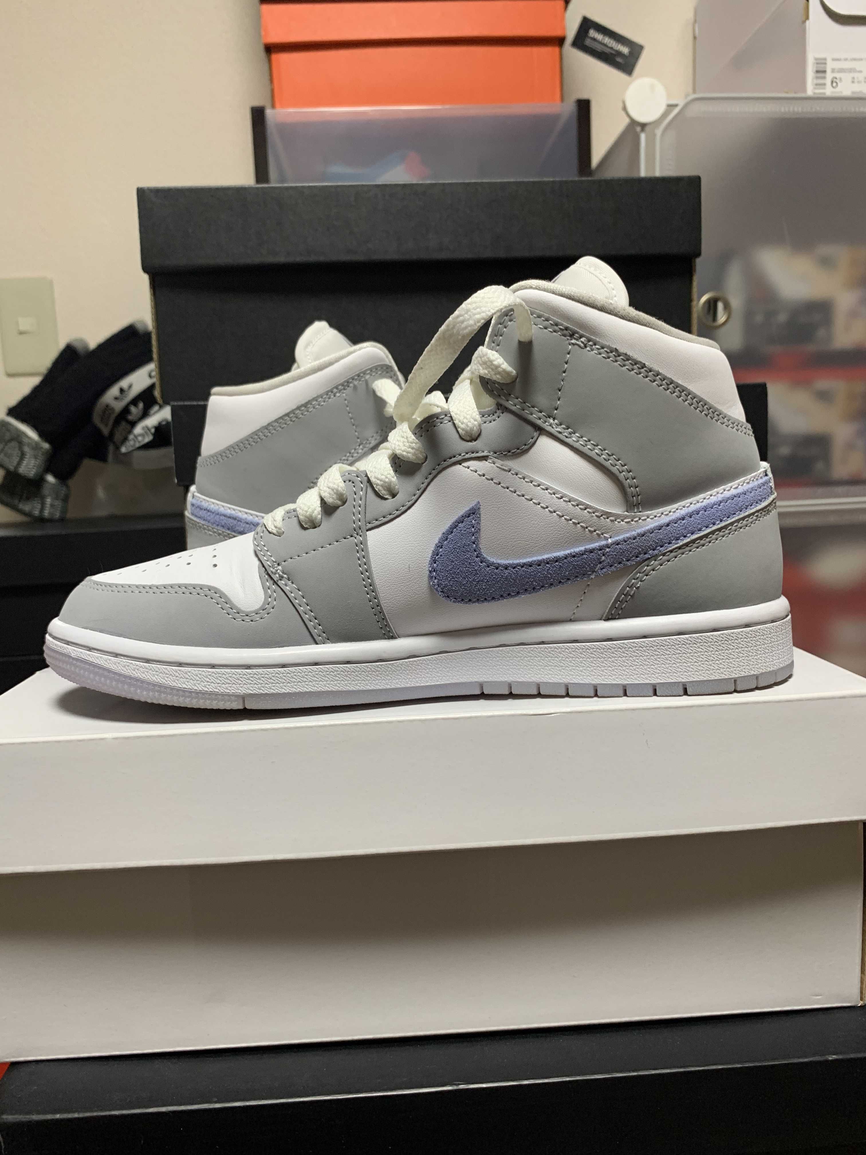 Nike Women's Air Jordan 1 Mid "Wolf Grey"