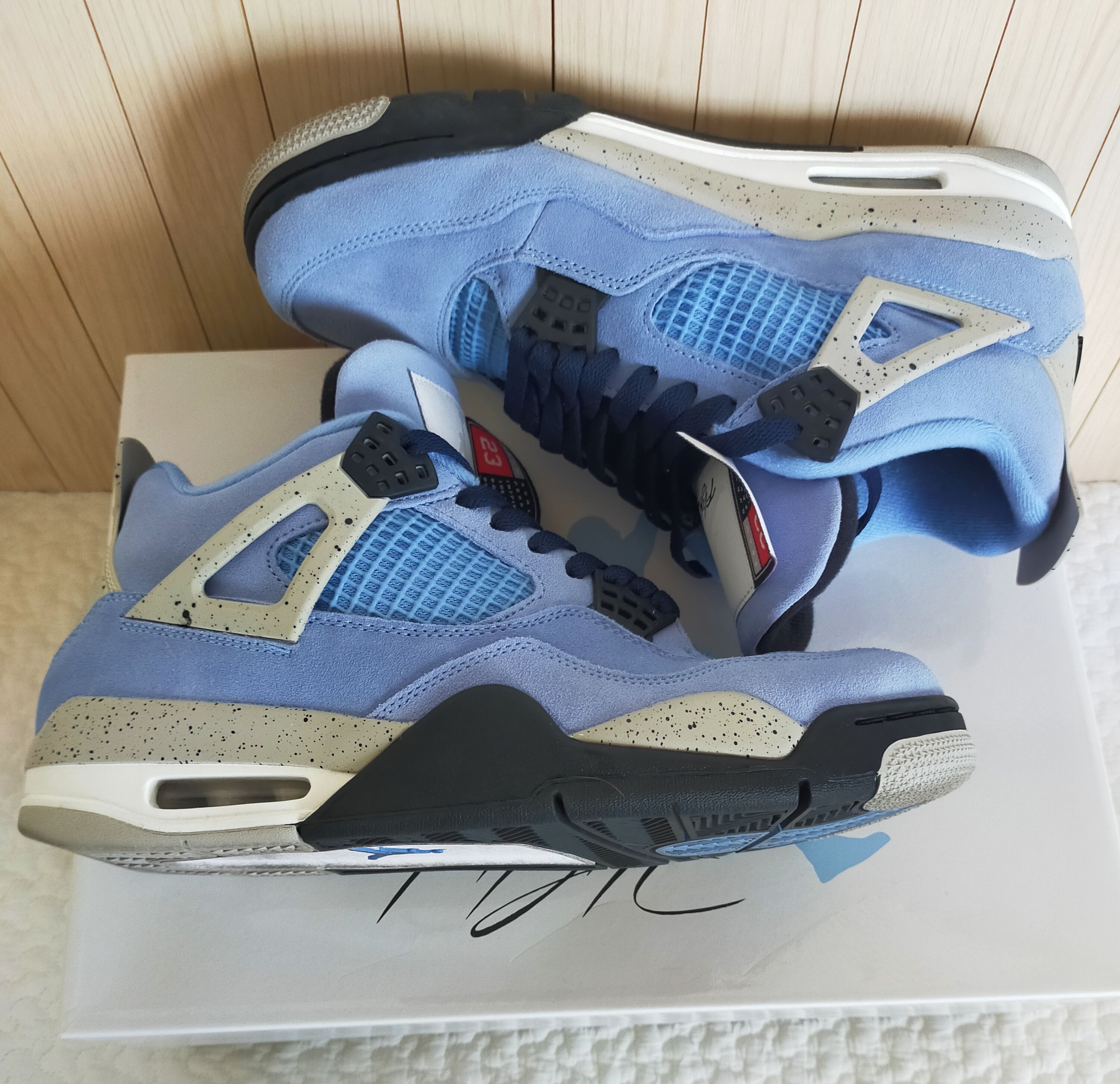 Nike Air Jordan 4 "University Blue"
