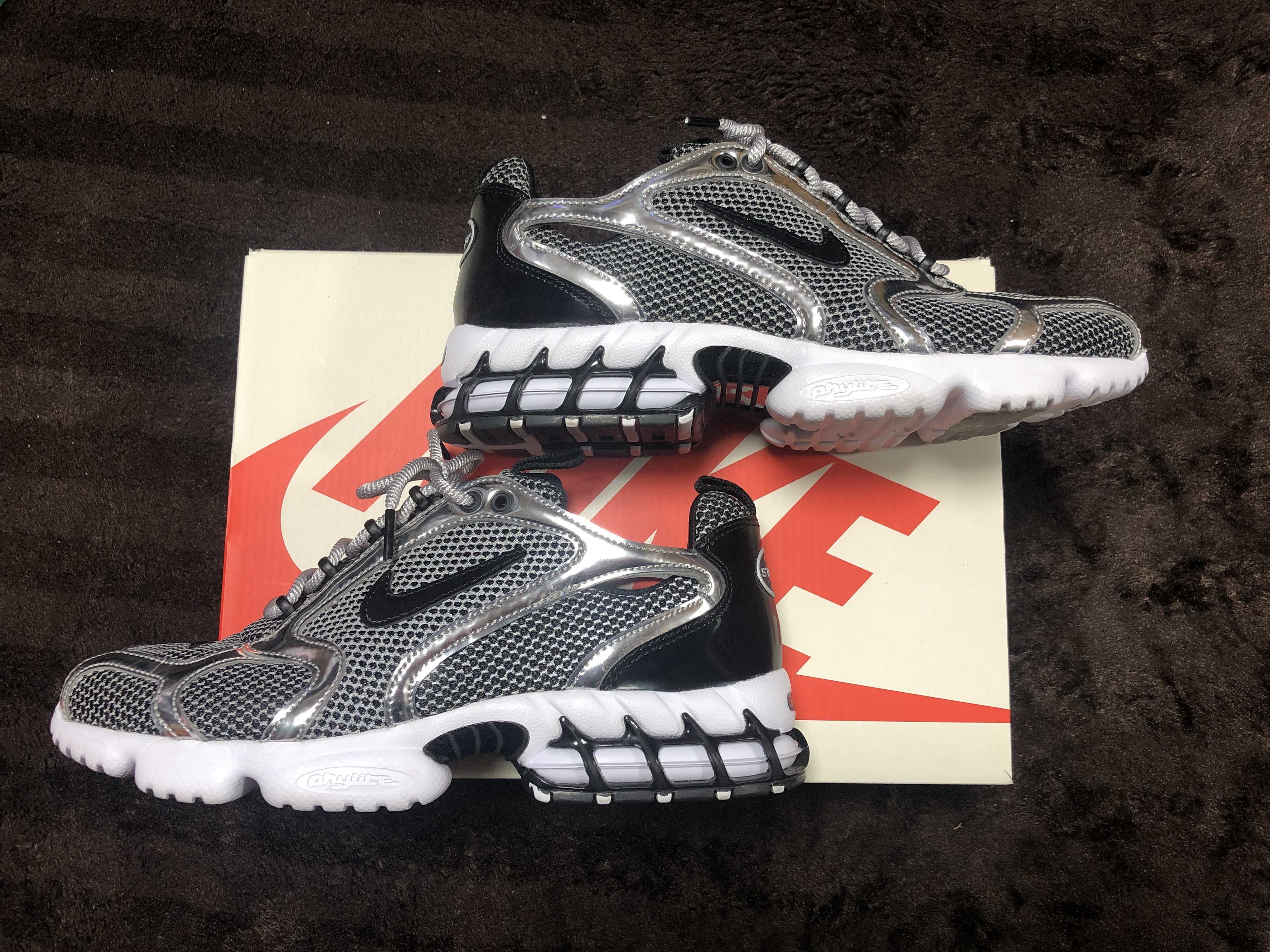 STUSSY × NIKE AIR ZOOM SPIRIDON CAGED "PURE PLATINUM/BLACK-WHITE"