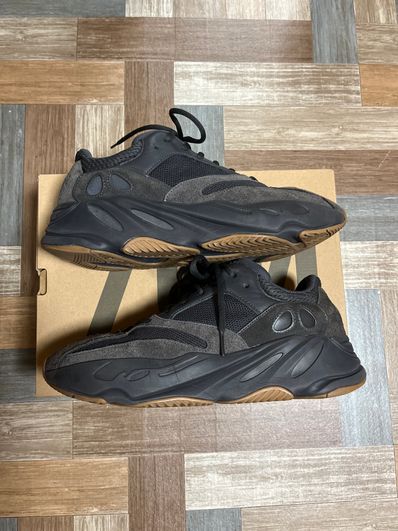 adidas YEEZY Boost 700 "Utility Black"