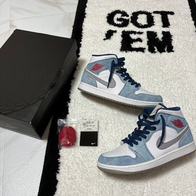Nike Air Jordan 1 Mid SE "White/Hyper Royal/Red"