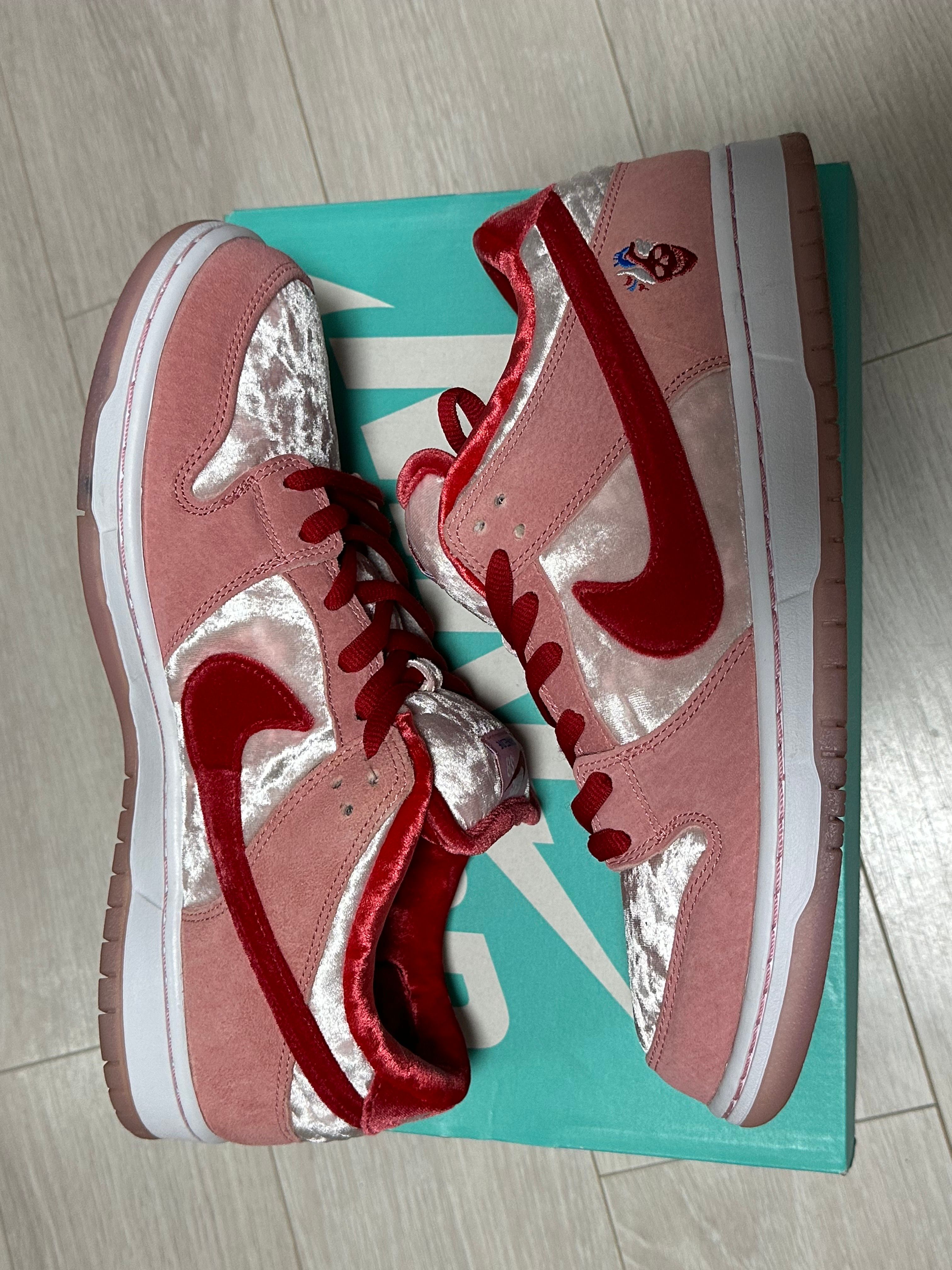 Strangelove × Nike SB Dunk Low "Valentine’s Day"