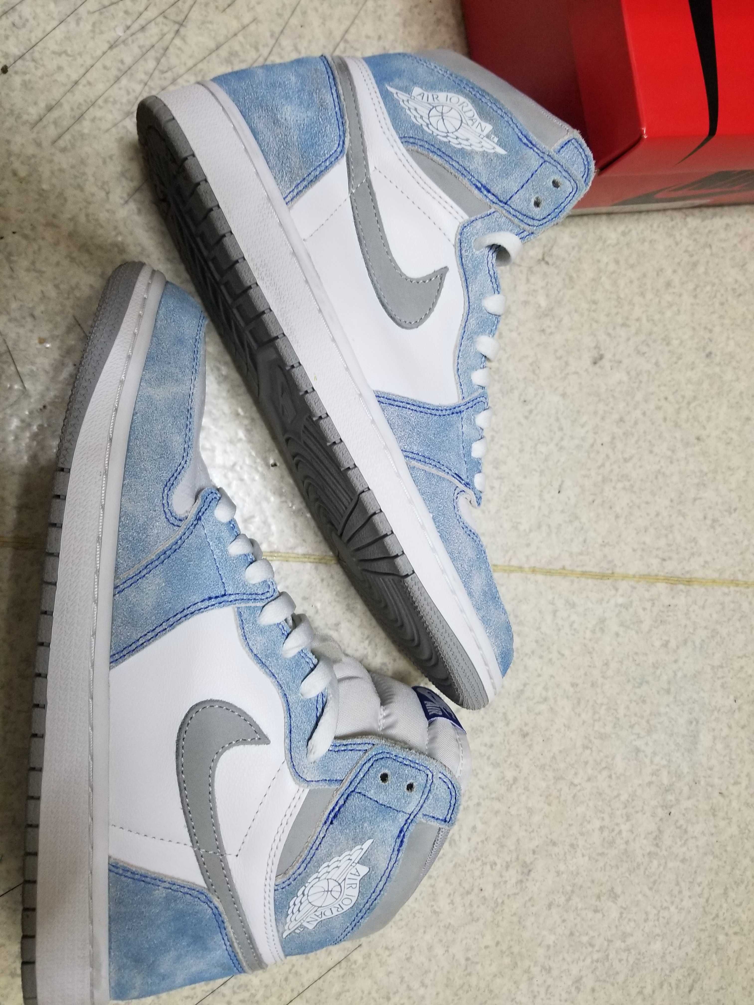 Nike Air Jordan 1 High OG "Hyper Royal"