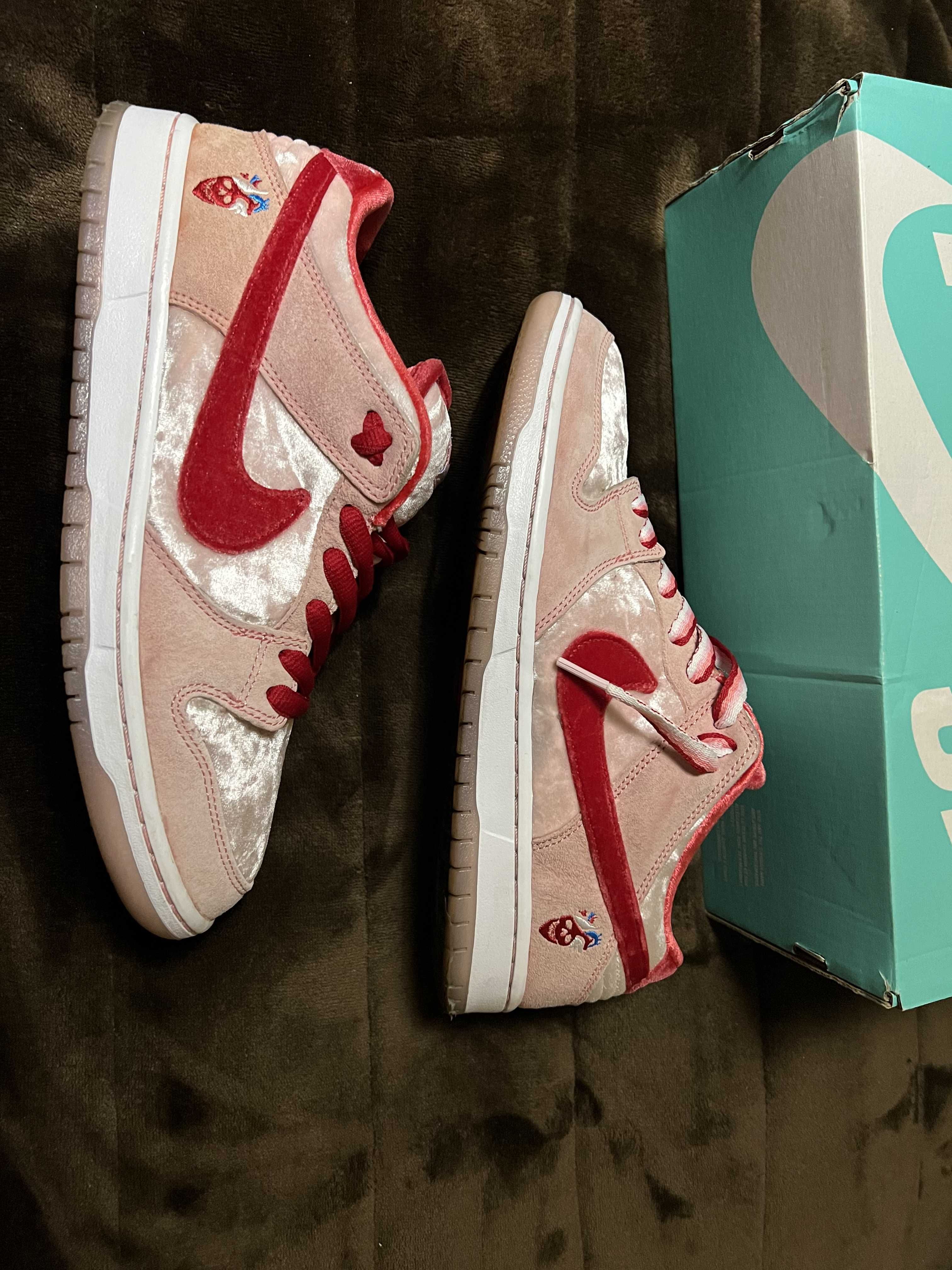 Strangelove × Nike SB Dunk Low "Valentine’s Day"