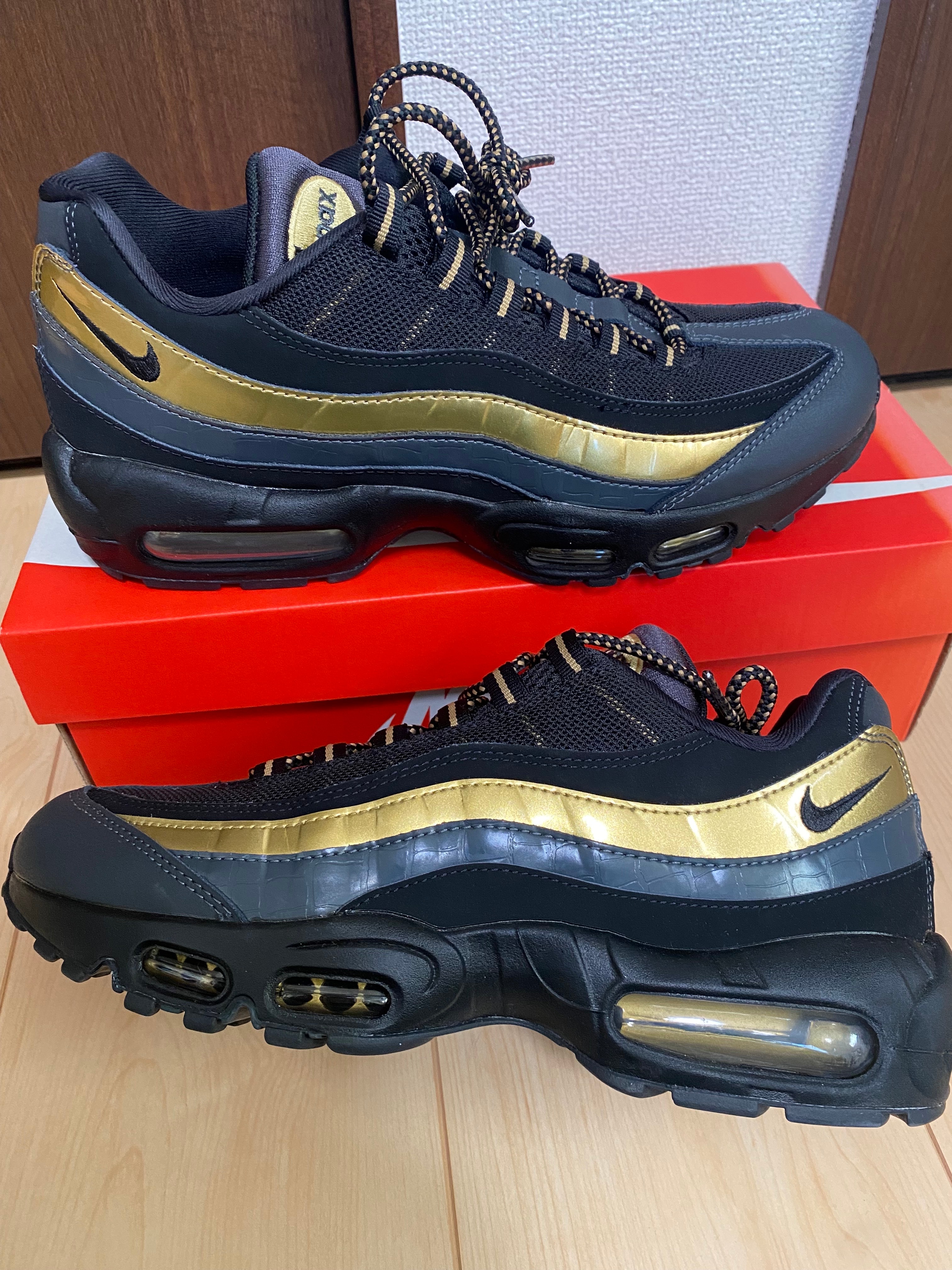 ナイキ エアマックス95 "ブラック/メタリックゴールド"