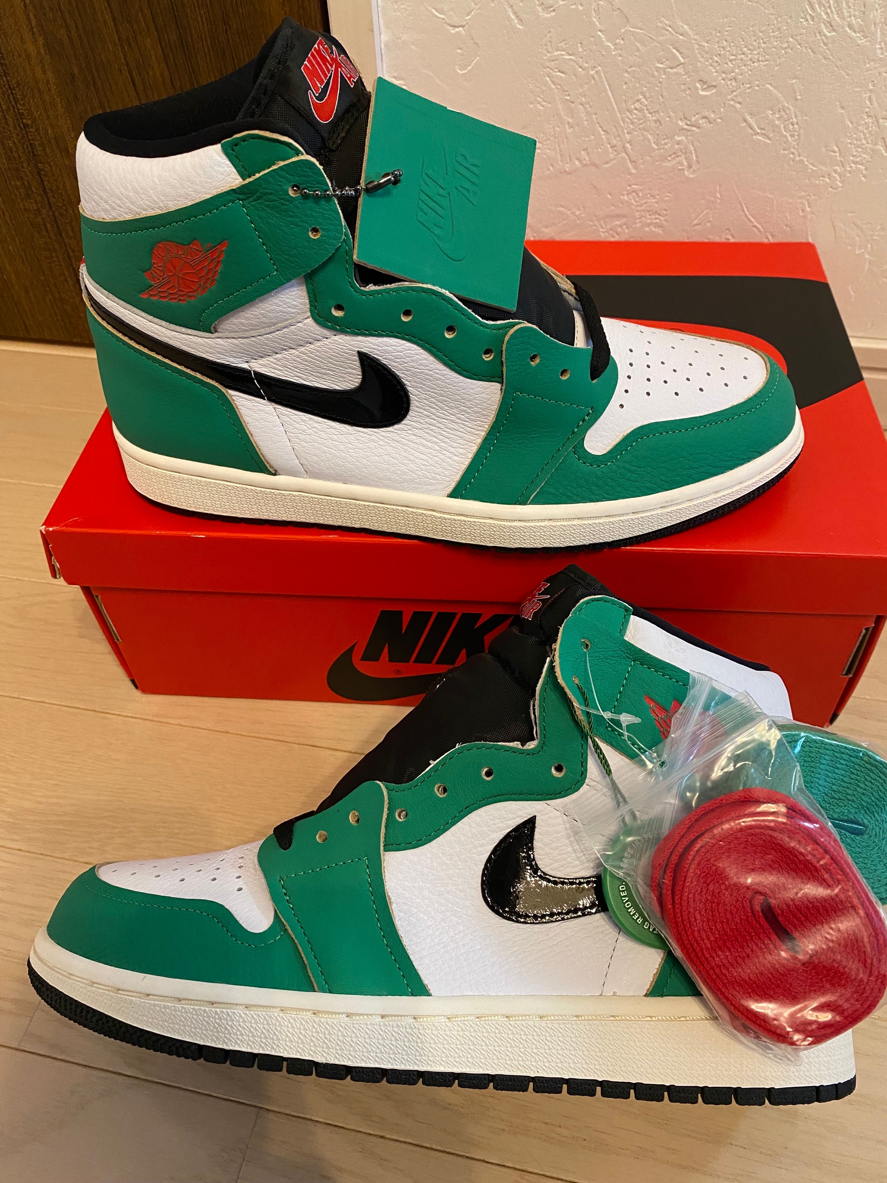 Nike Women's Air Jordan 1 High OG "Lucky Green/White-Sail-Black"   