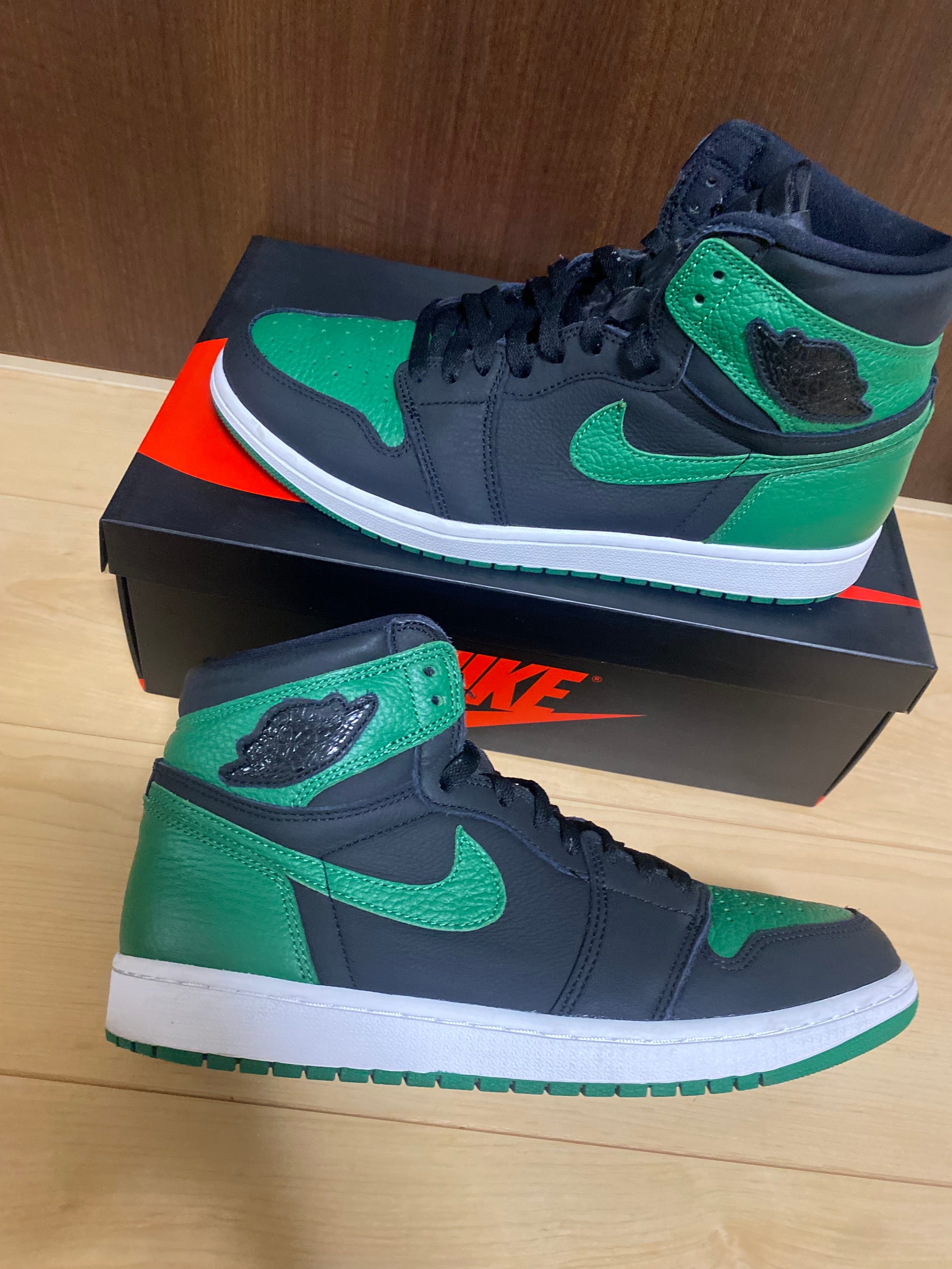 Nike Air Jordan 1 Retro High OG "Black/Pine Green" (2020)