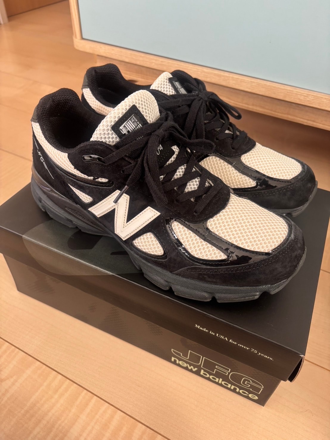 ジョー・フレッシュグッズ × ニューバランス 990V4 "アウトロ"