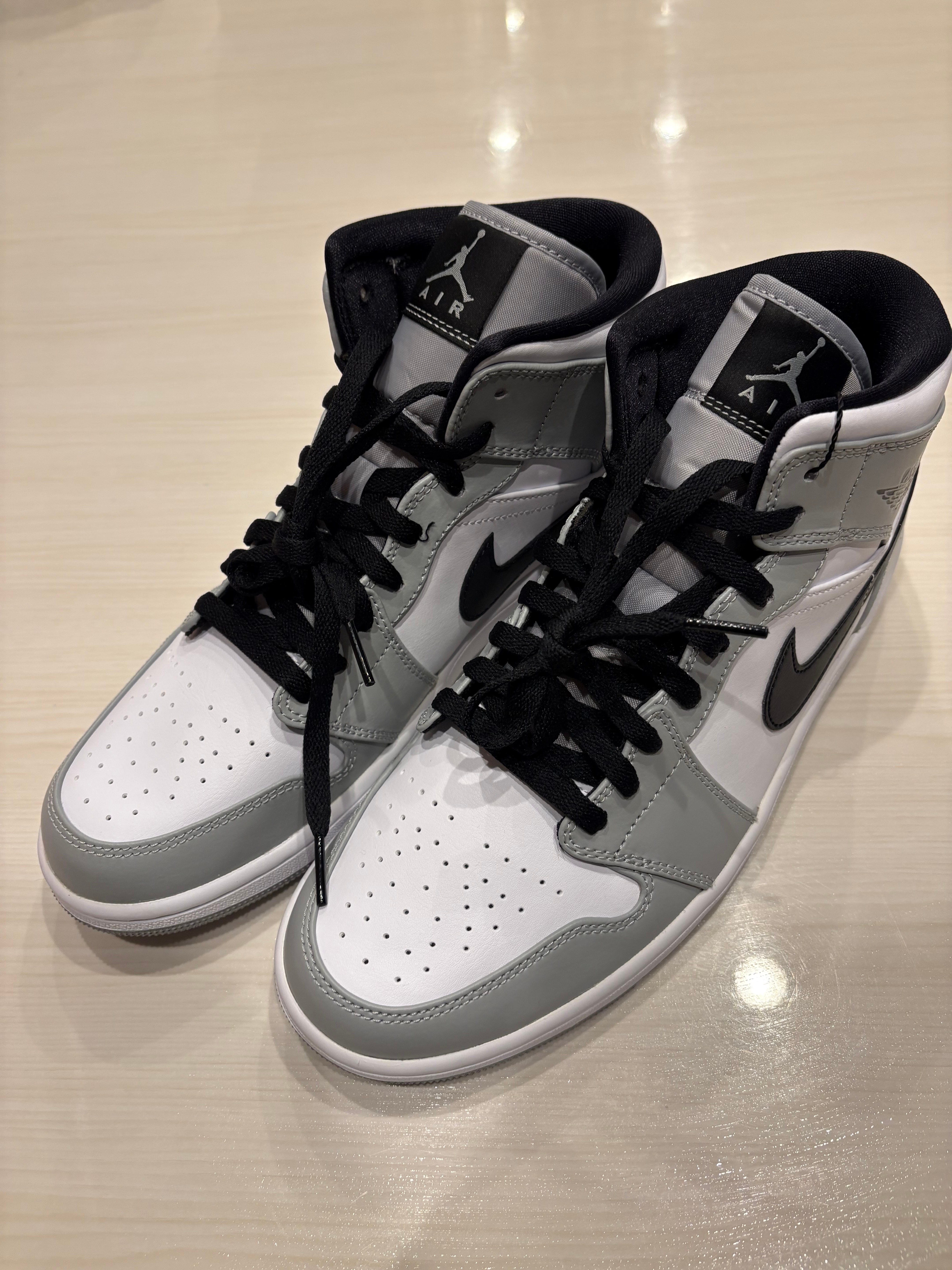 Nike Air Jordan 1 Mid "Light Smoke Grey/White/Black"
