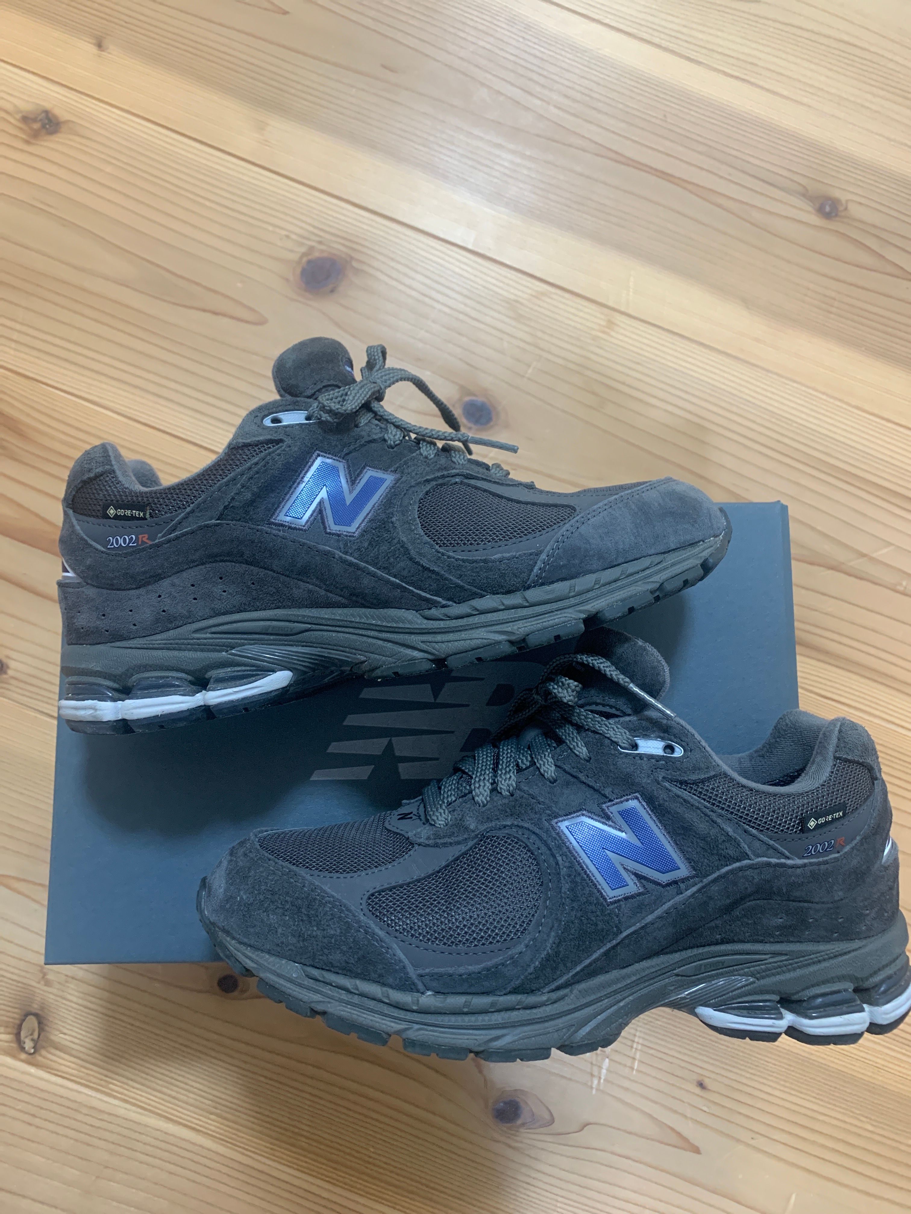BEAMS × New Balance 2002R GORE-TEX "Charcoal"