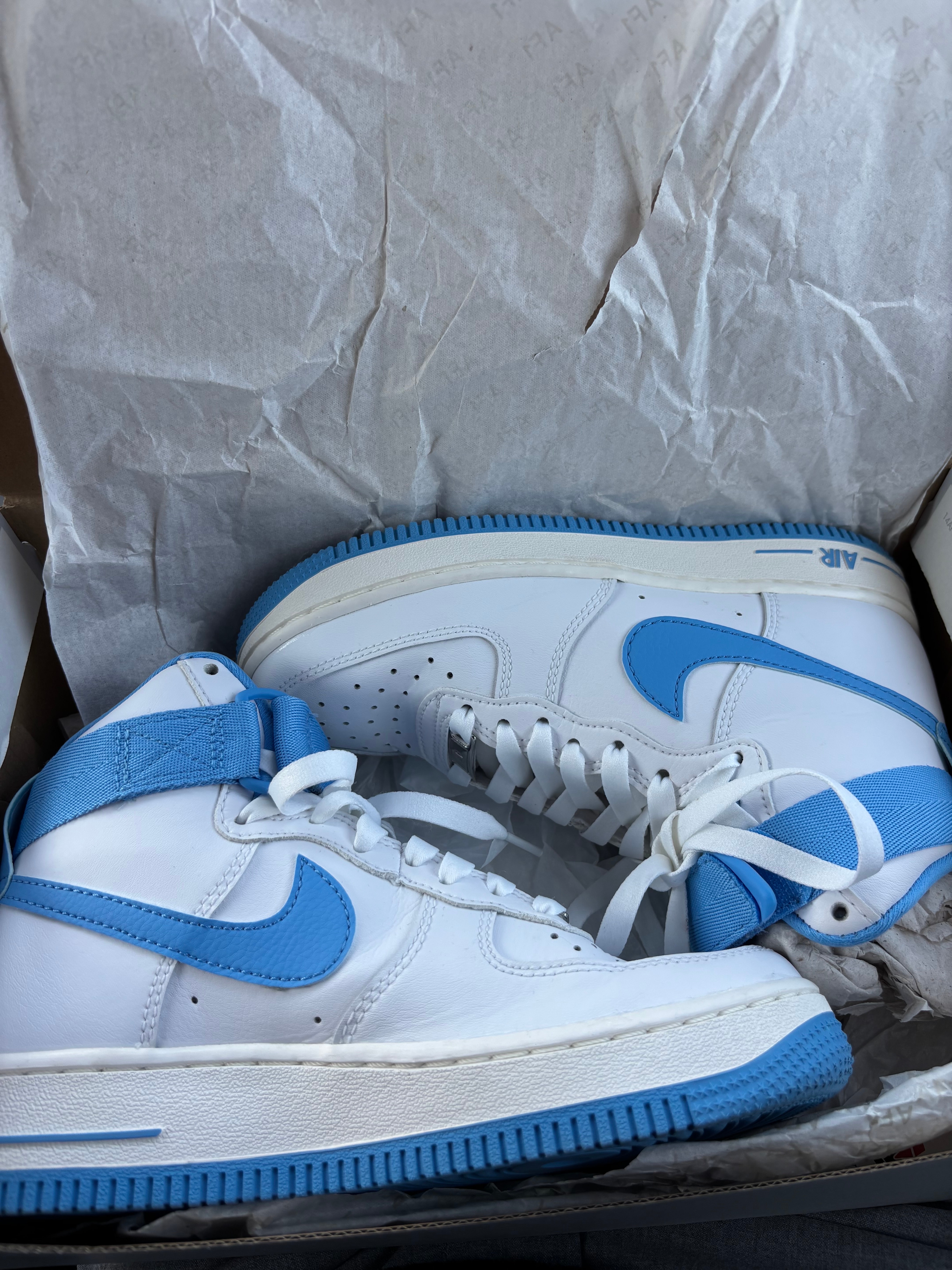 ナイキ ウィメンズ エアフォース1 ハイ "ユニバーシティブルー"