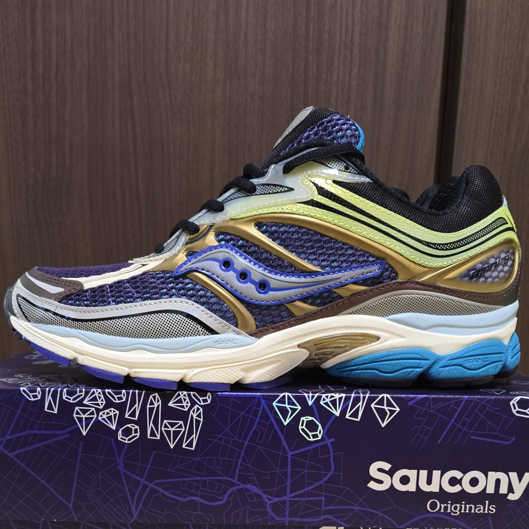 サッカニー プログリッド オム二9 "クリスタルケーブ"