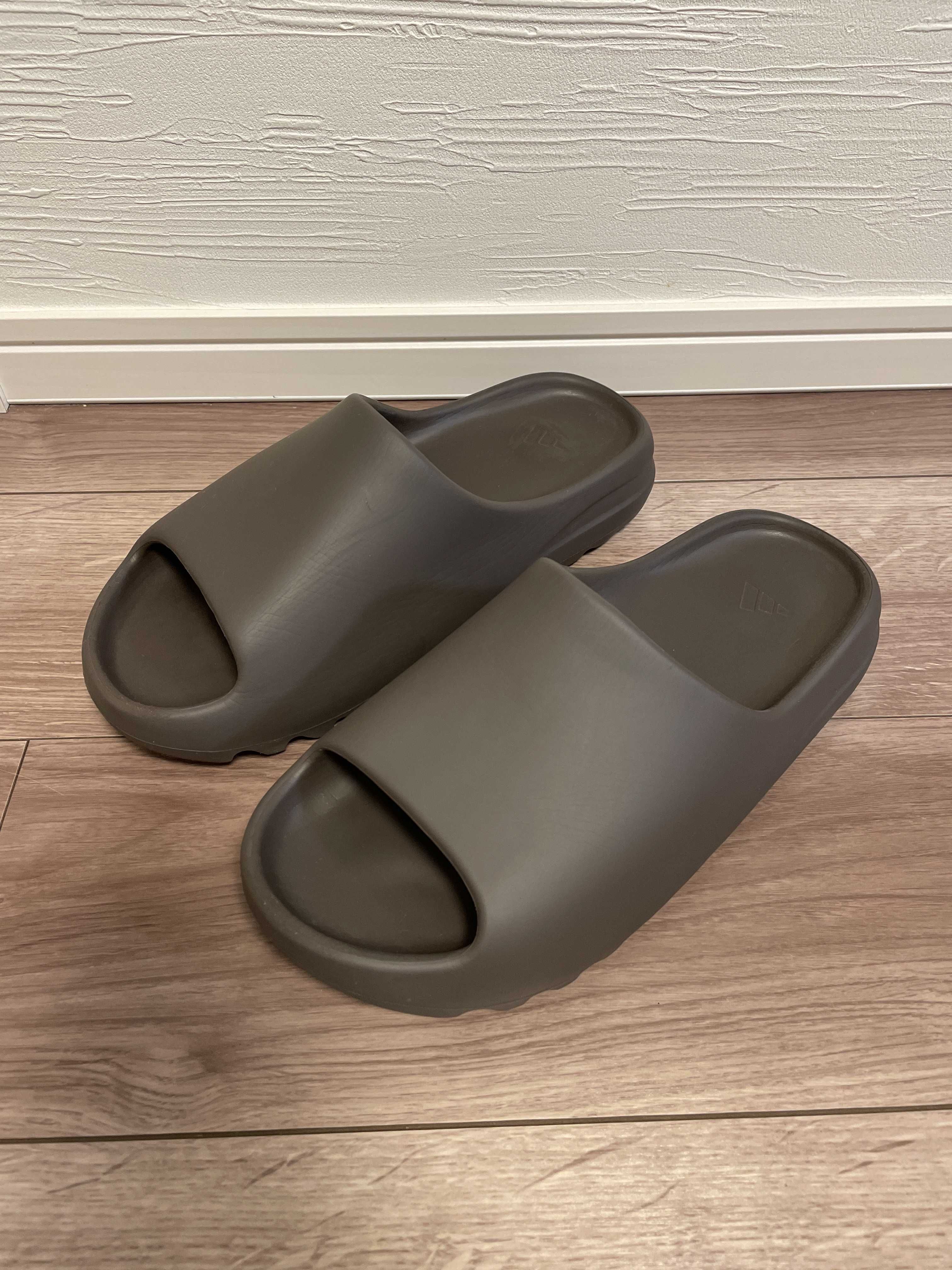 adidas YEEZY Slide "Soot"