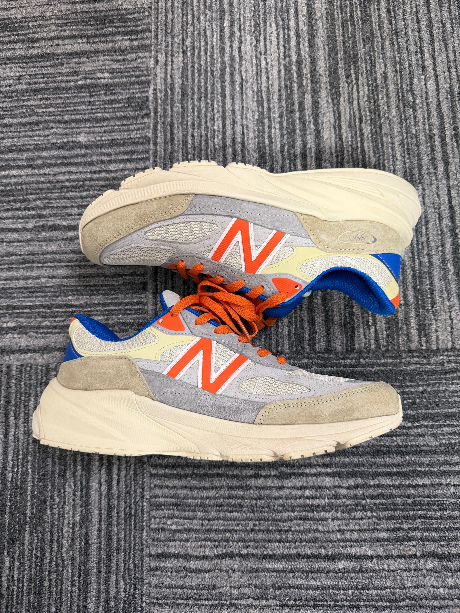 KITH × New Balance 990V6 Madison Square Garden "Sanddrift"